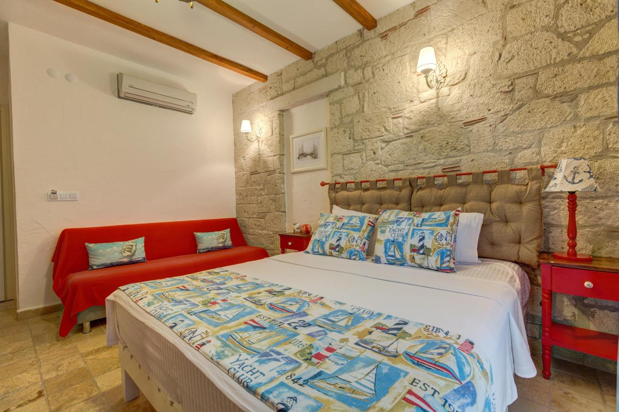 Fora Hotel 2*