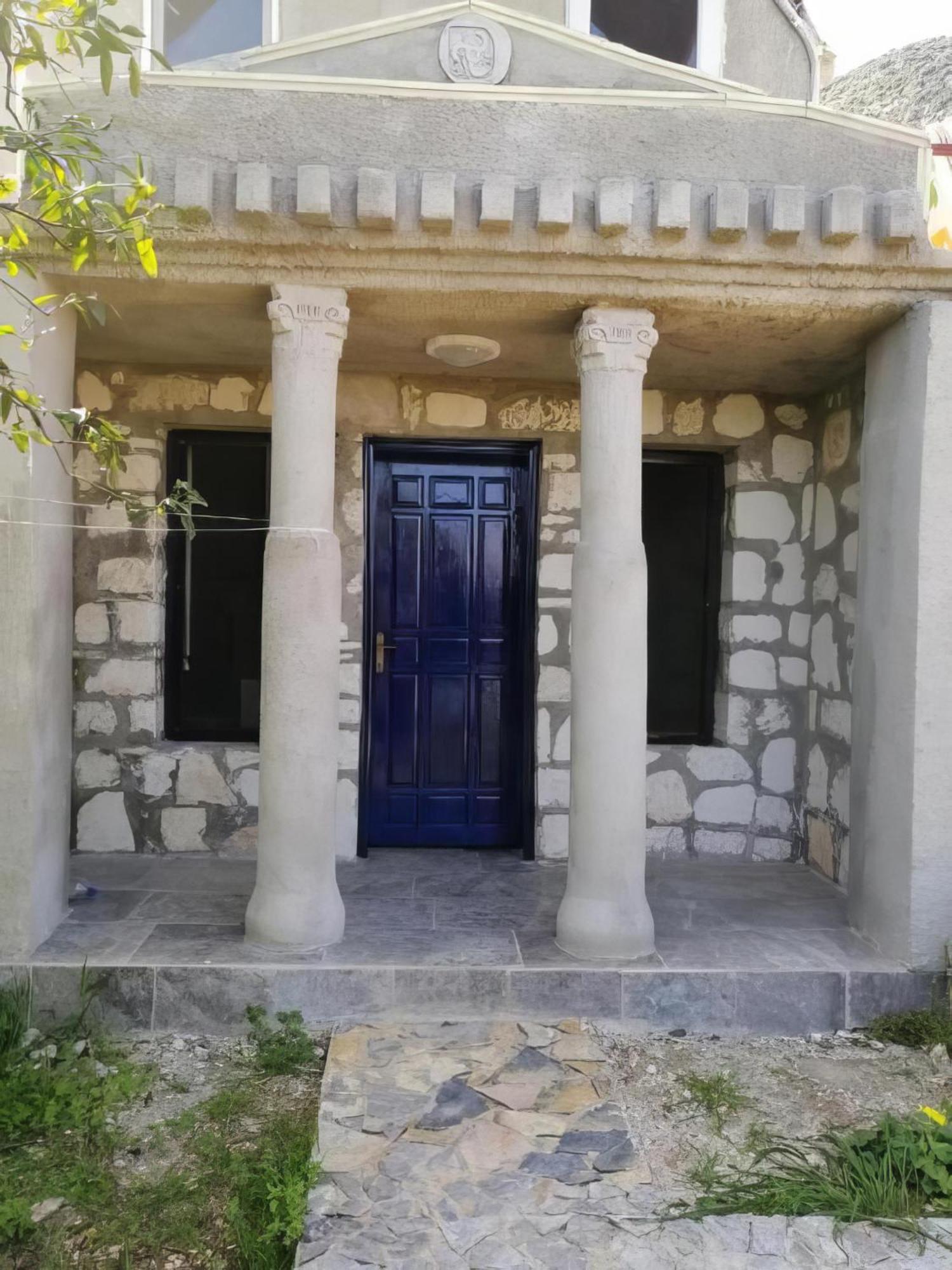 Heredot's House Lodge *