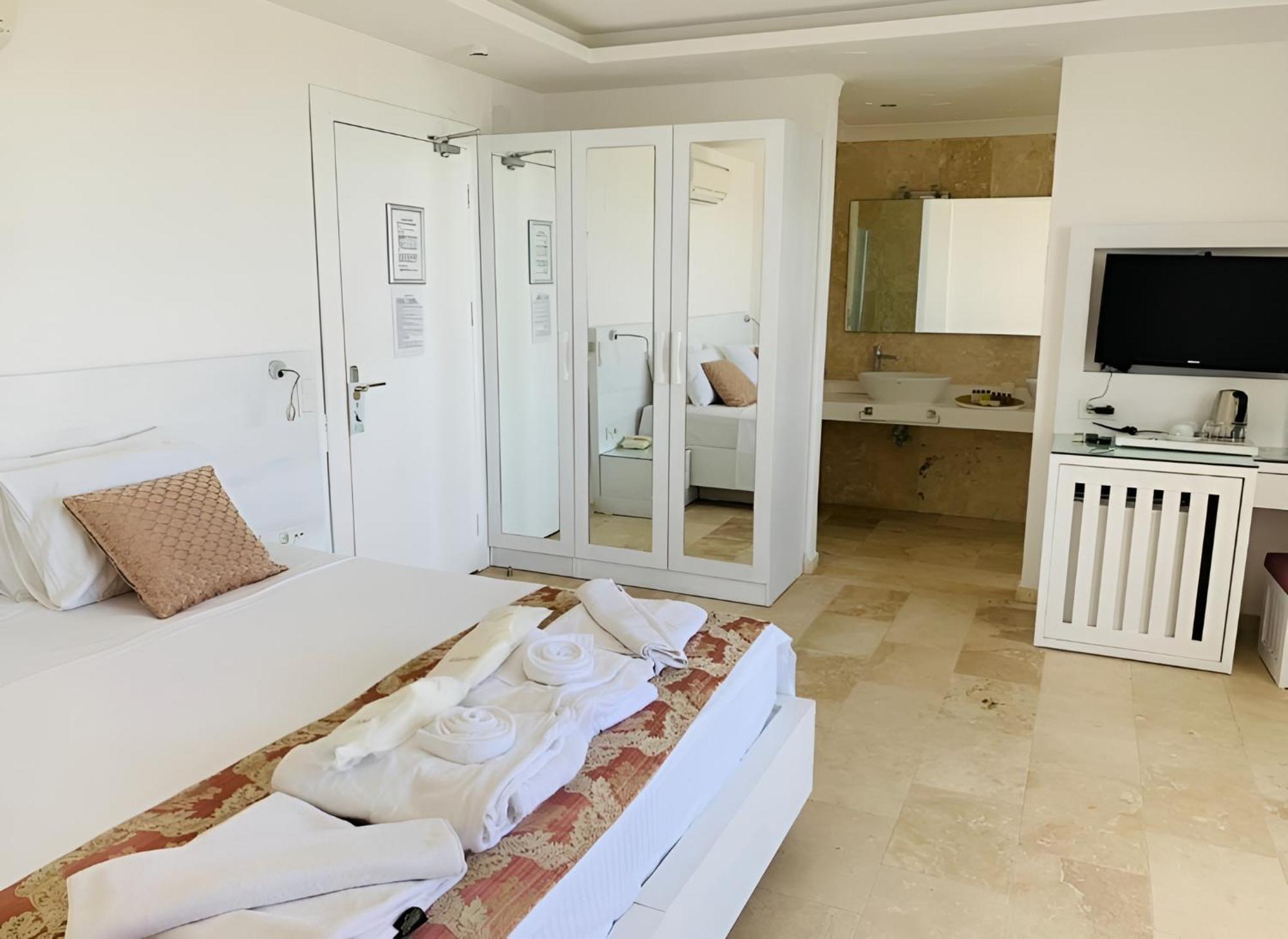 Hotel Oasis (adults Only)