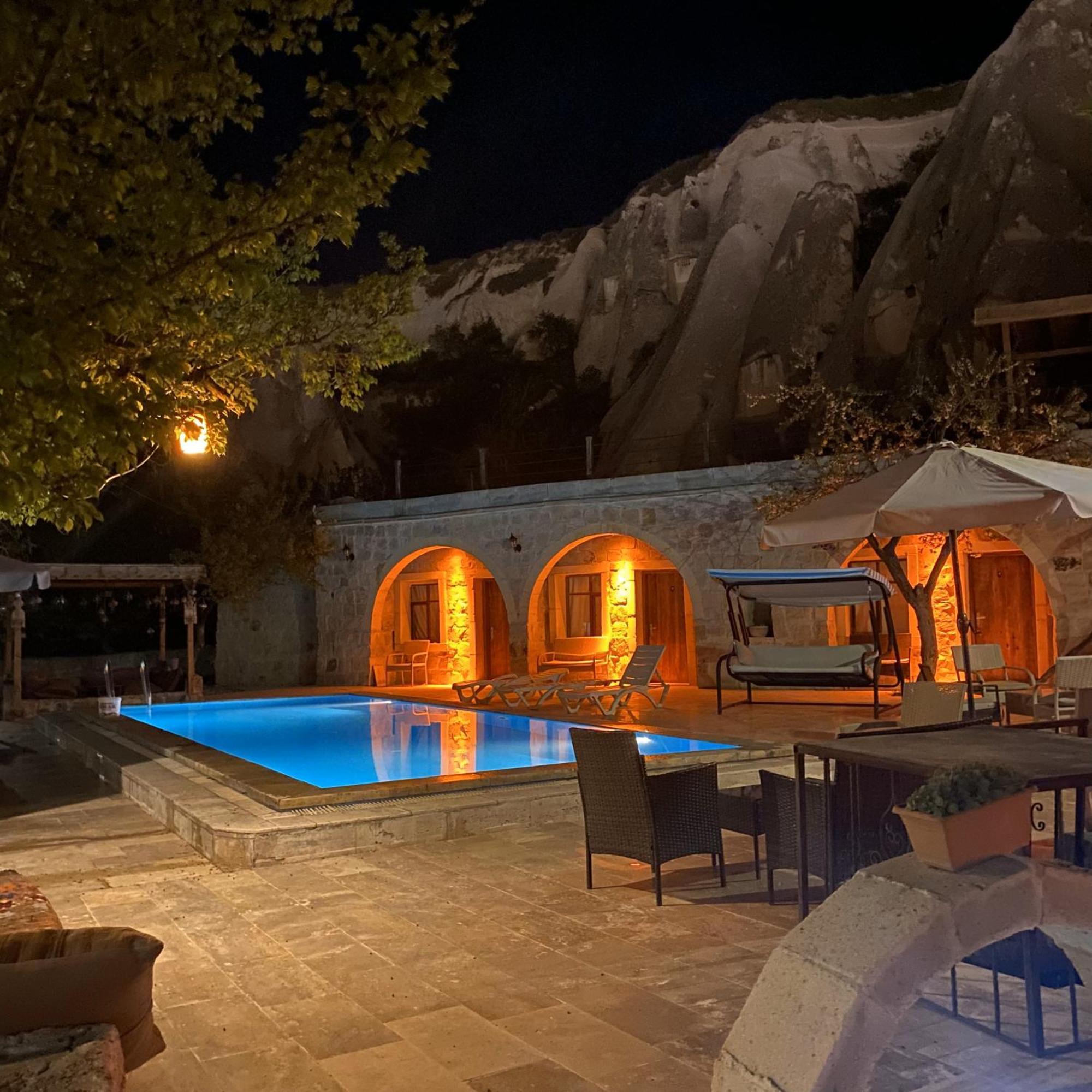 Seven Rock Cave Hostel