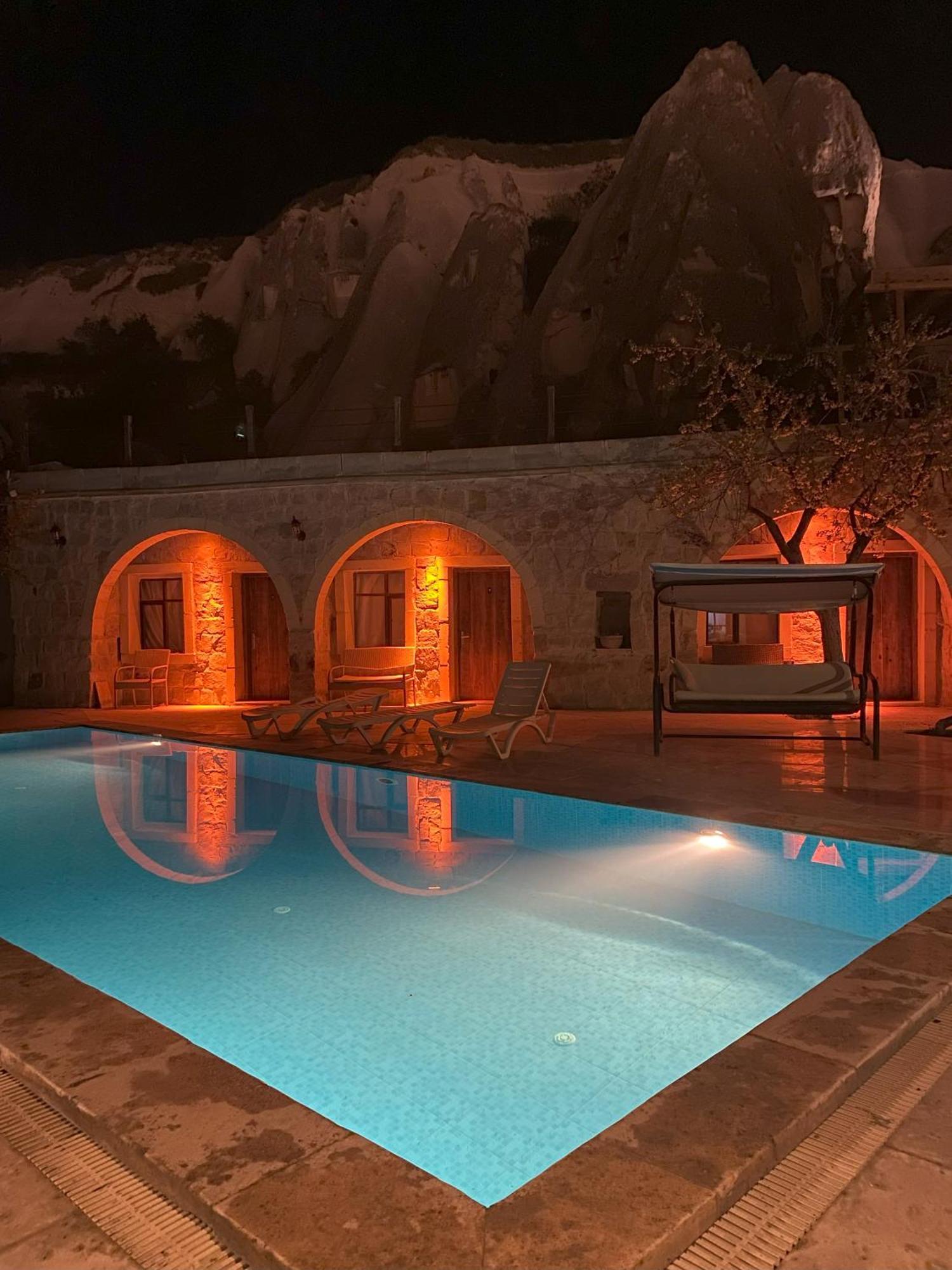 Seven Rock Cave Hostel *