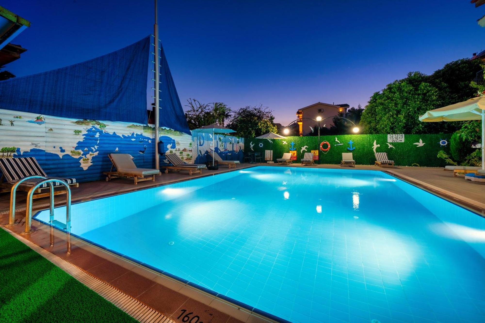Dedeminn Garden Hotel 2*