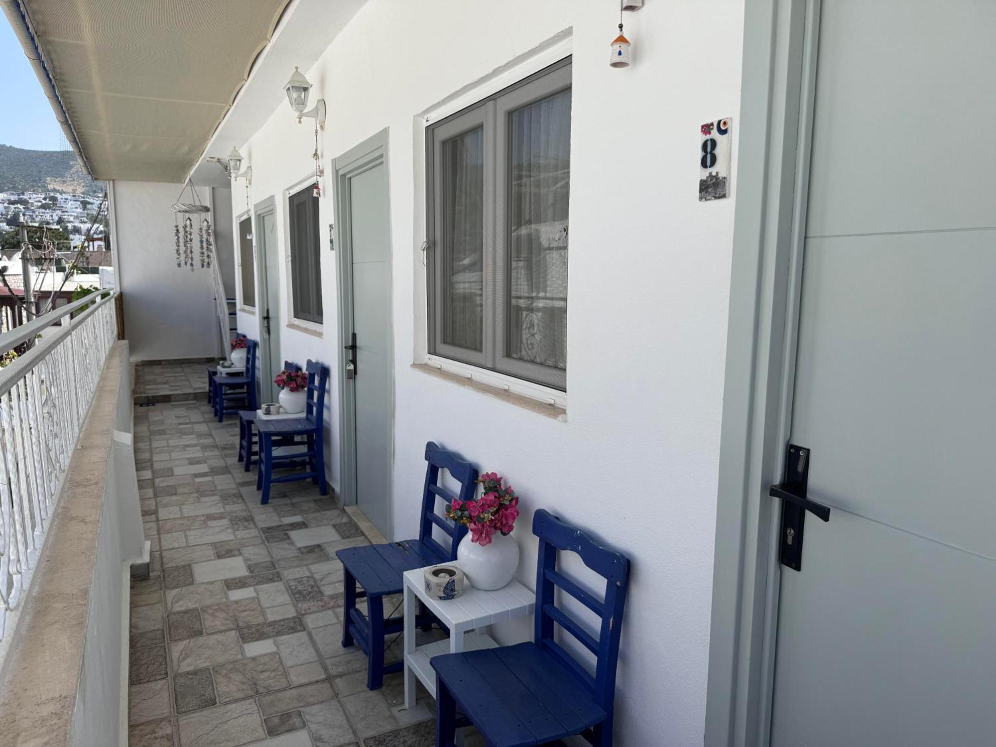 Bed & Breakfast White And Blue 2*
