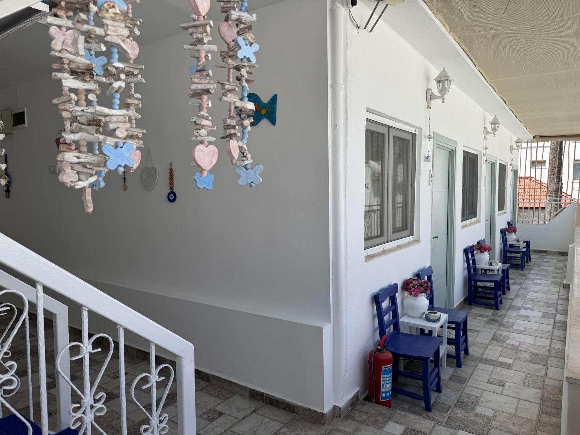 Bed & Breakfast White And Blue 2*