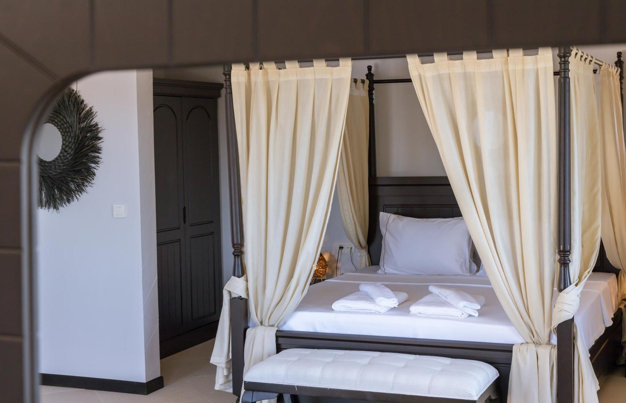 Hill House Adult Only 4*