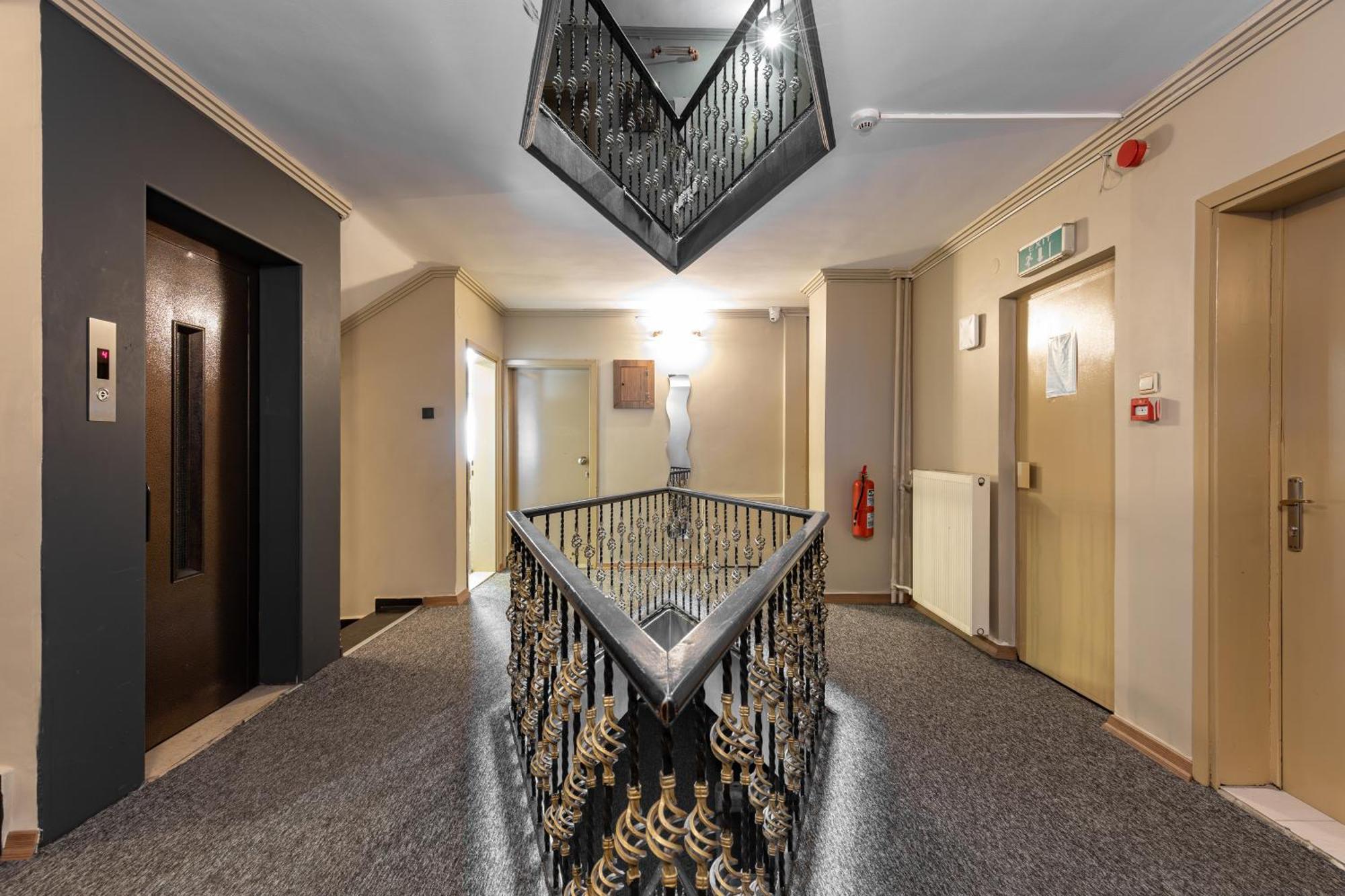 Loyal Hotel