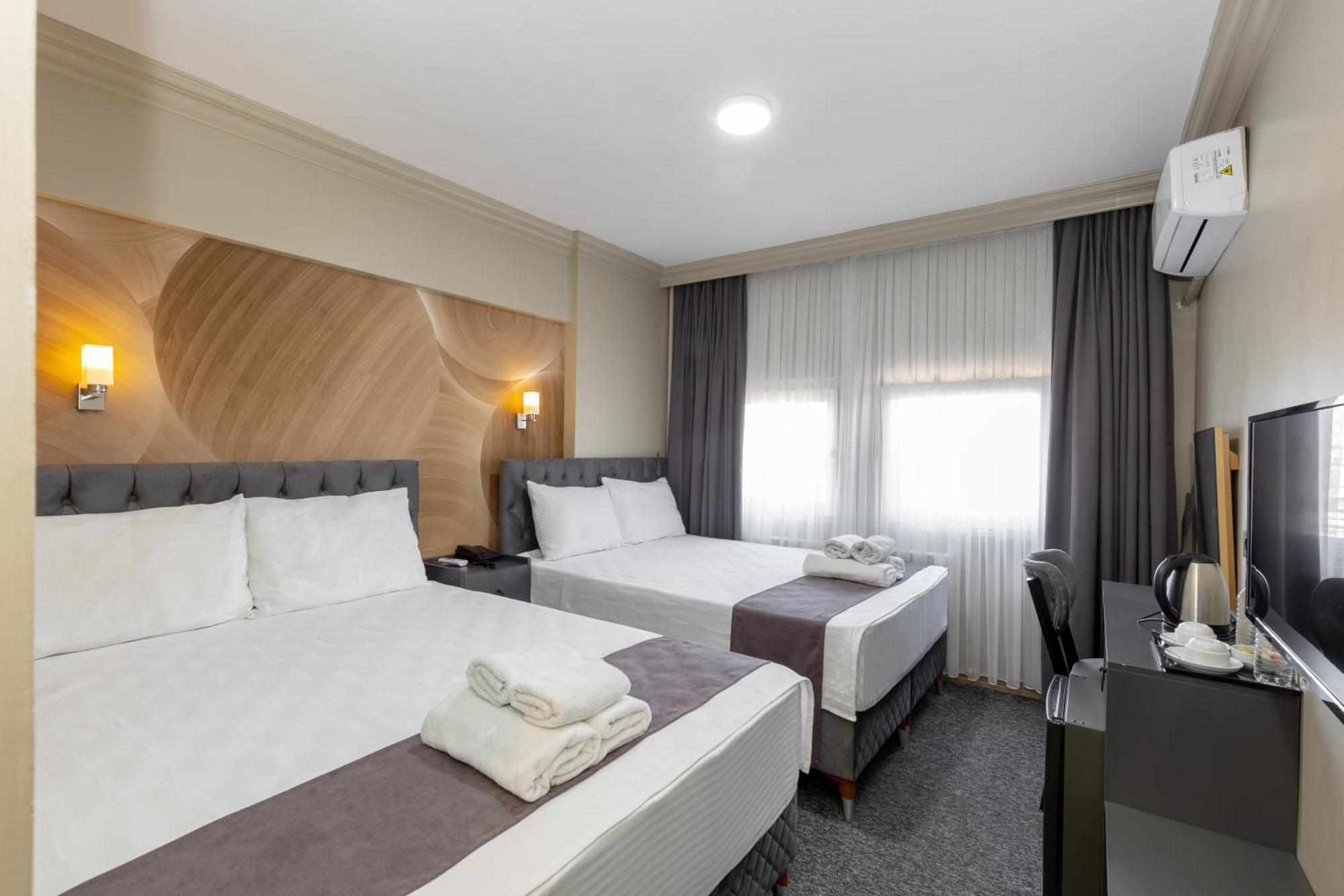 Loyal Hotel 3*
