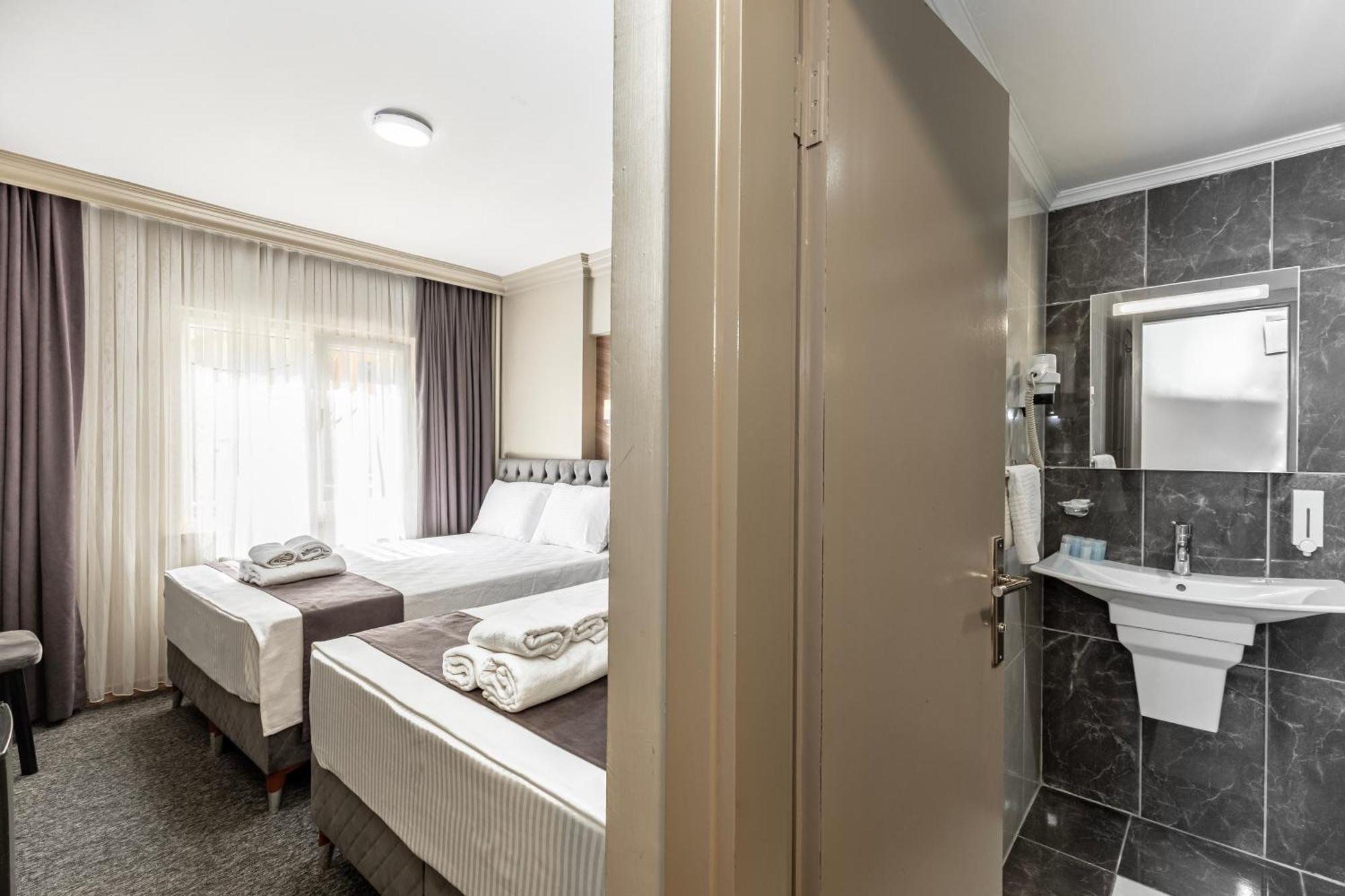 Loyal Hotel 3*