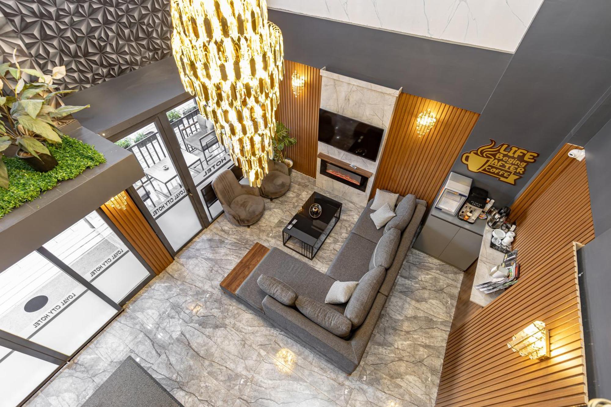 Loyal Hotel
