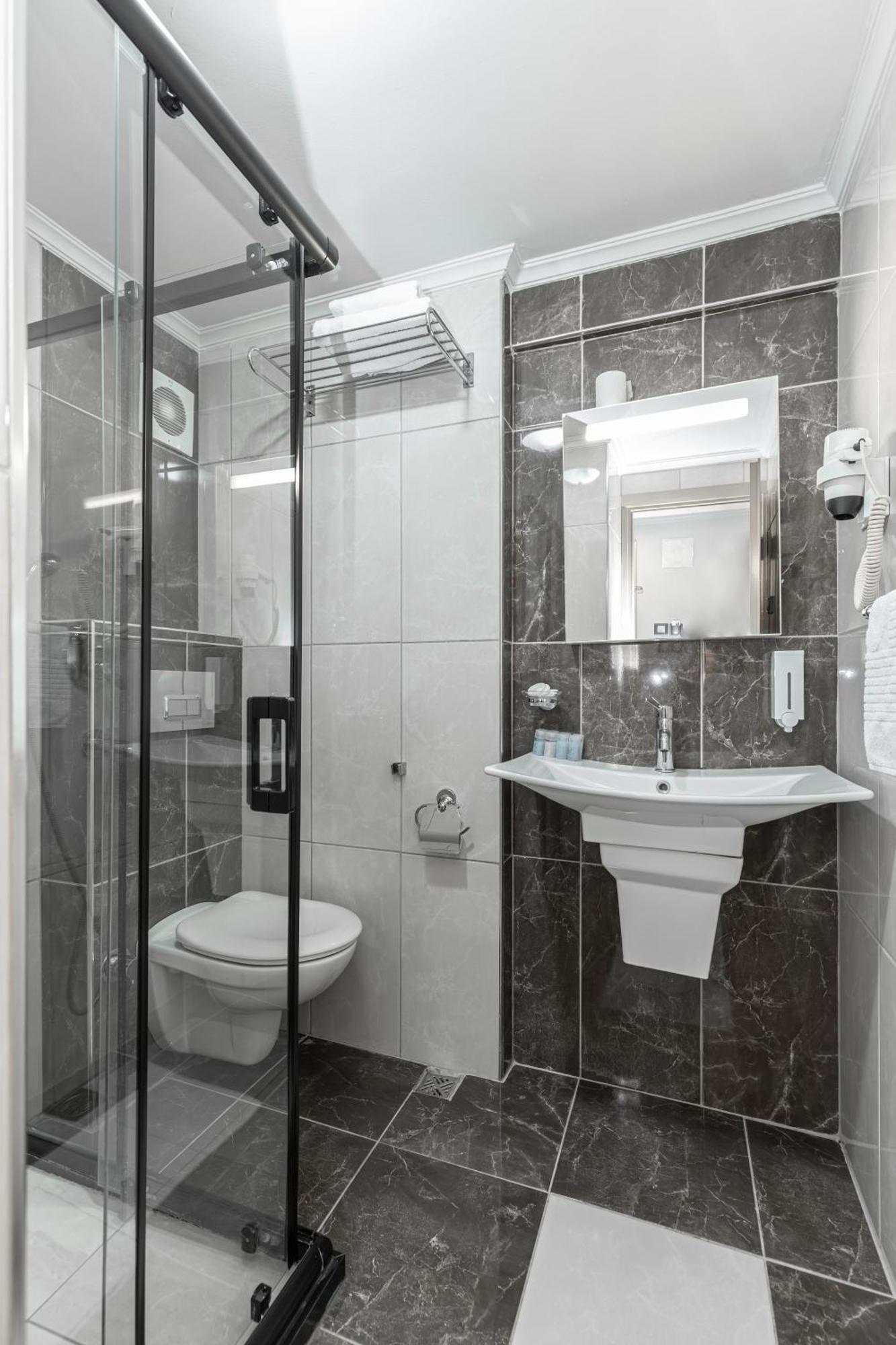 Loyal 3* Bursa
