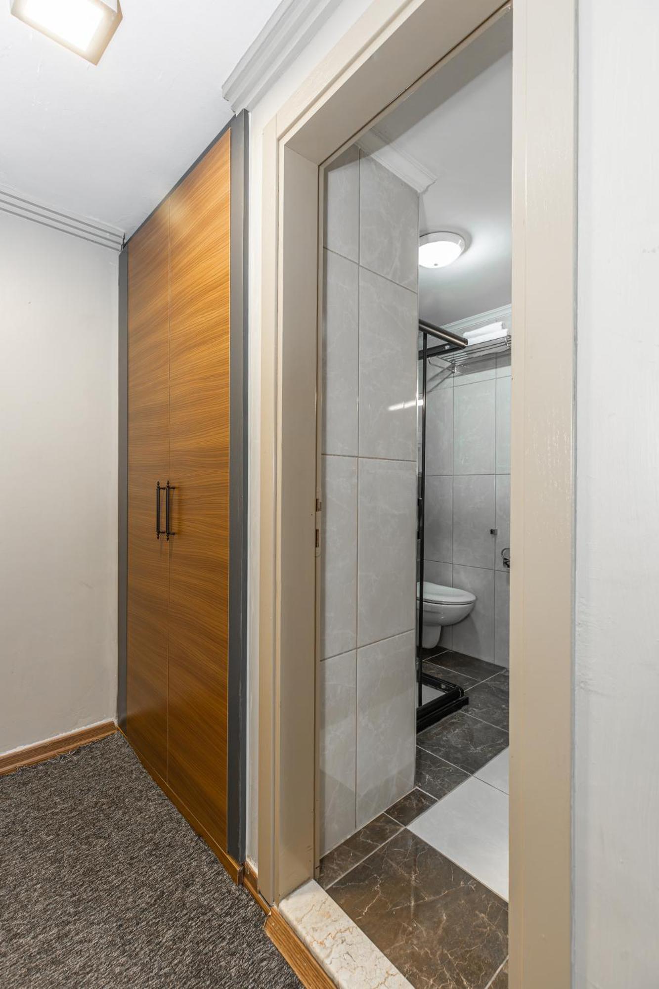 Loyal Hotel 3*