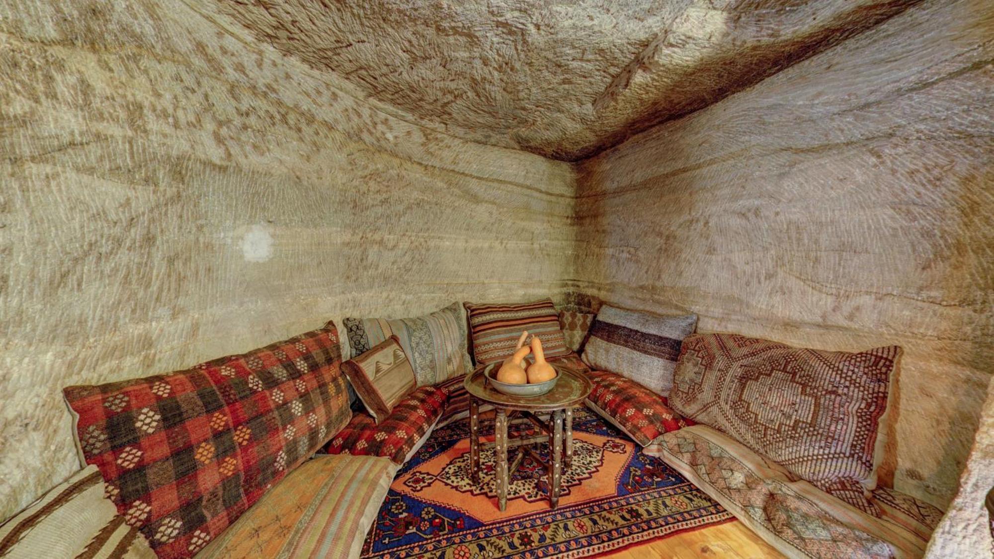 Chelebi Cave House 2*
