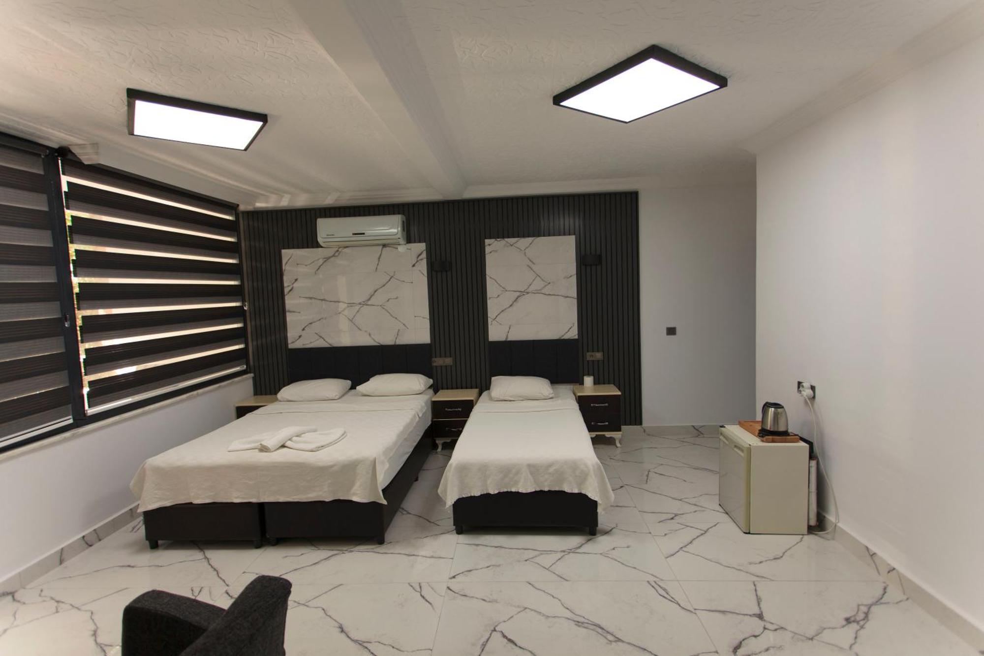 Hotel Peace 2*