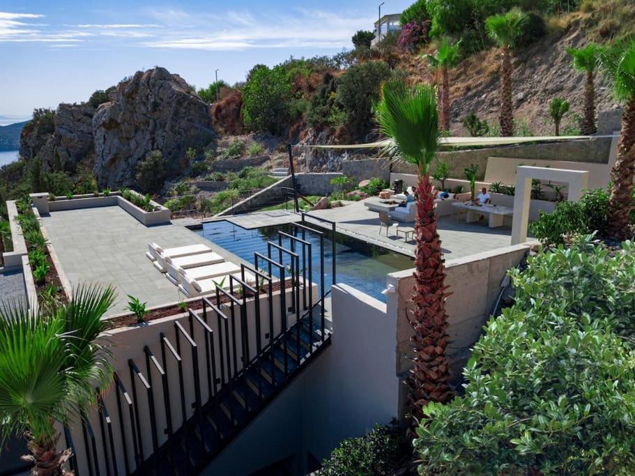 Mansion With Sea And Rocks View, Housekeeper, Breakfast Villa
