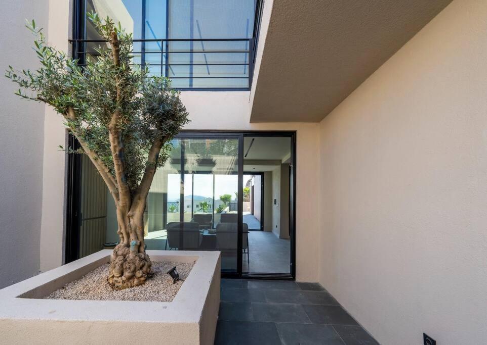 Villa Mansion With Sea And Rocks View, Housekeeper, Breakfast