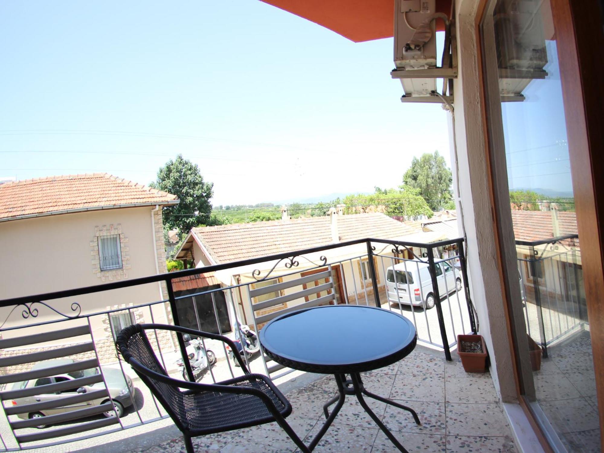 Hotel Rebetika & Bistro