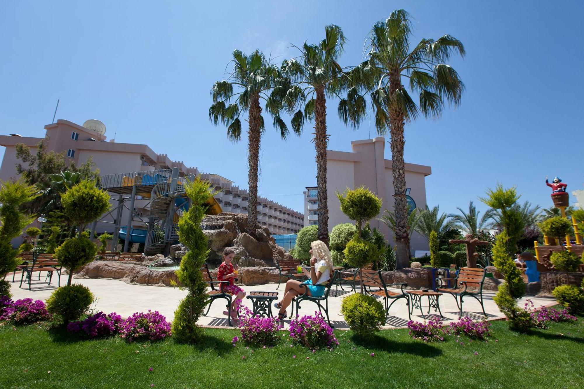 Resort Lonicera World