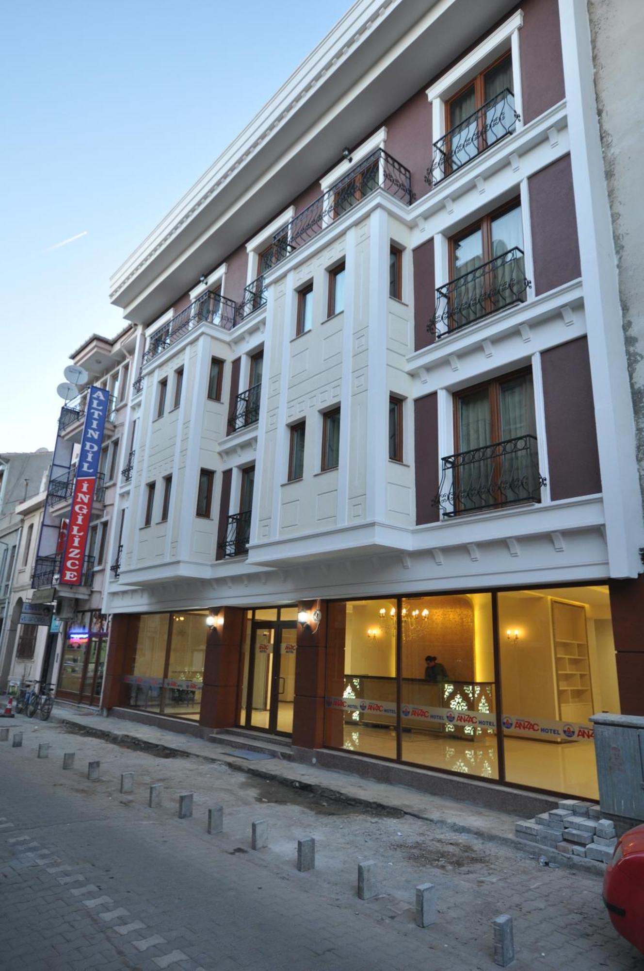 Hotel Grand Anzac 3*