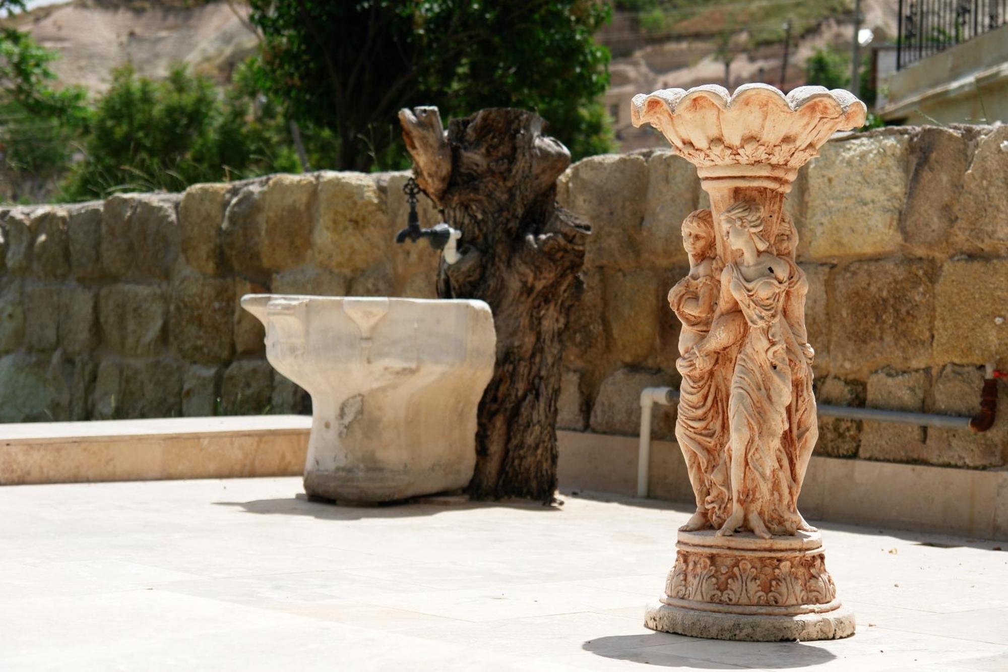 Hotel Melis Cave