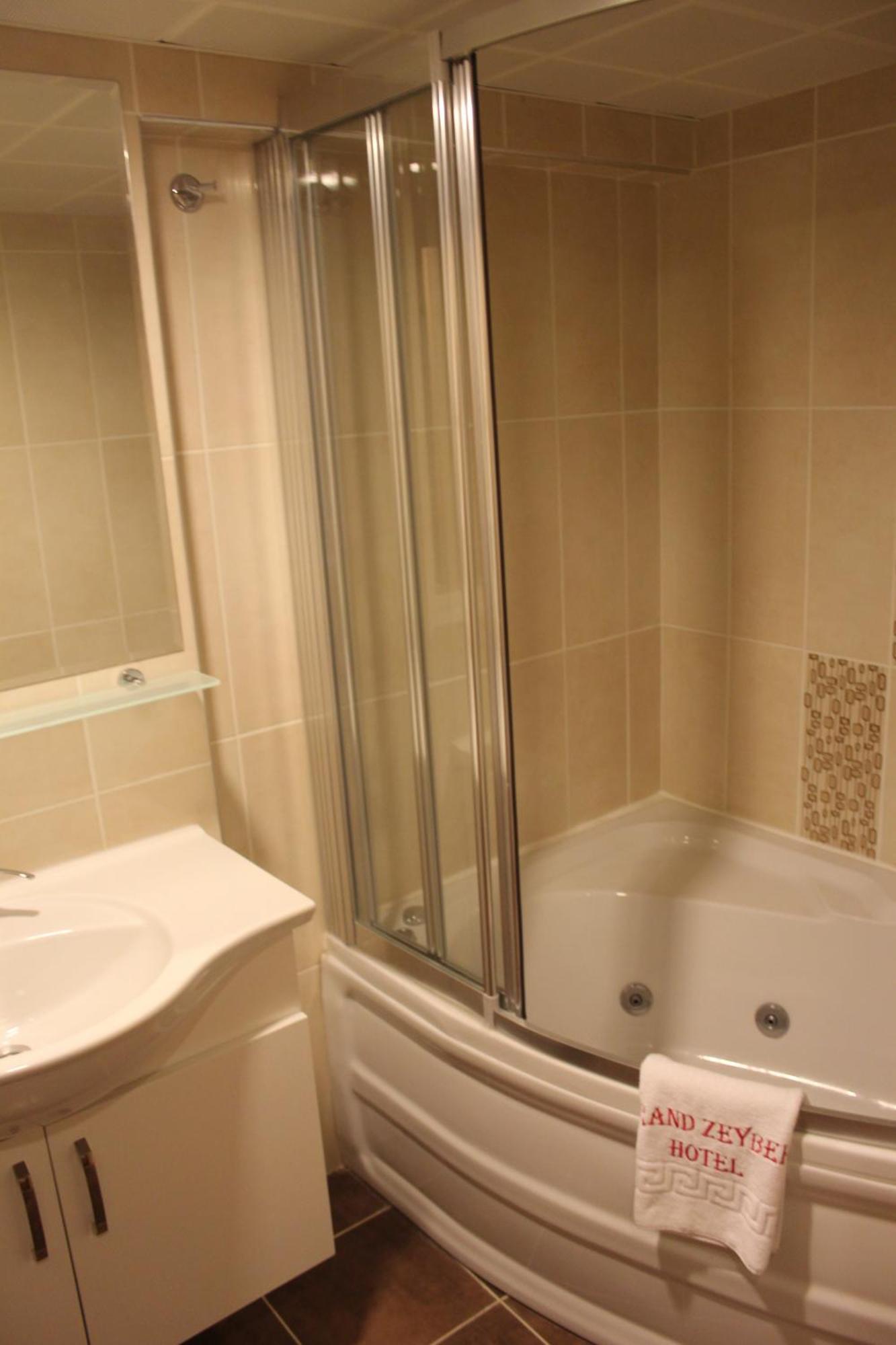 Hotel Grand Zeybek 3*