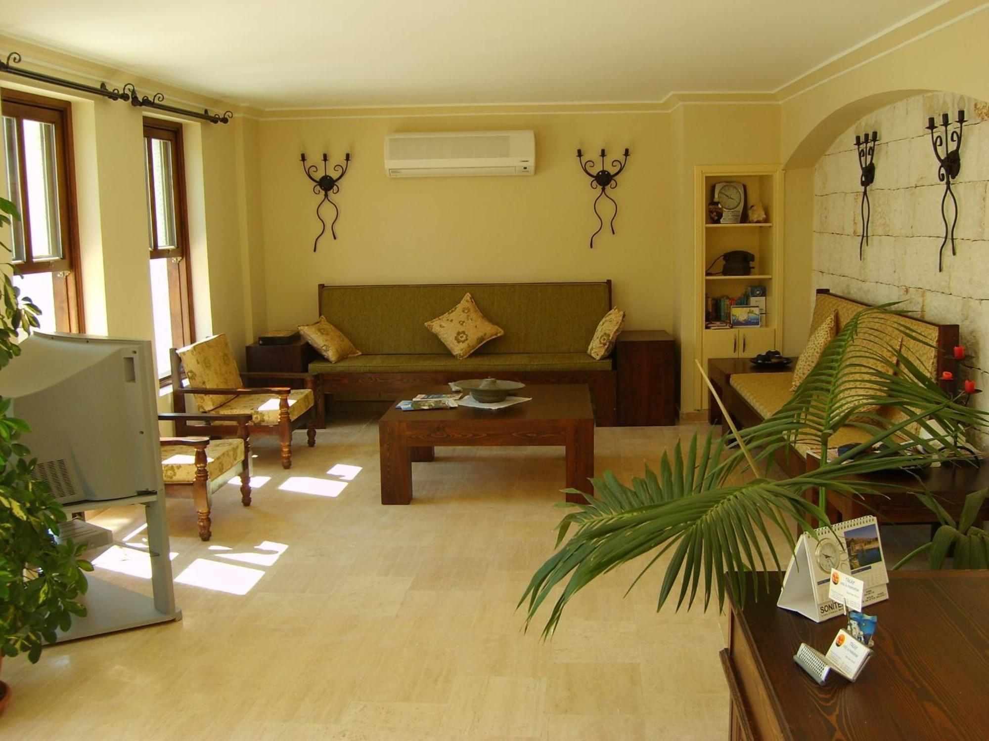 Hotel Talay *