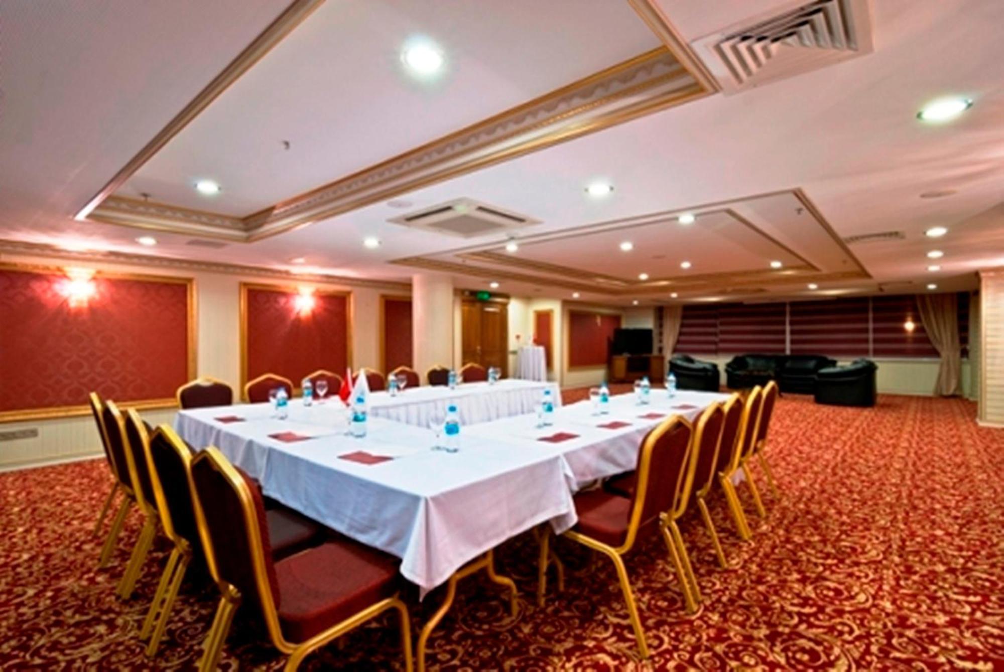 Hotel Yuecesoy Liva & Convention Center Mersin 4*