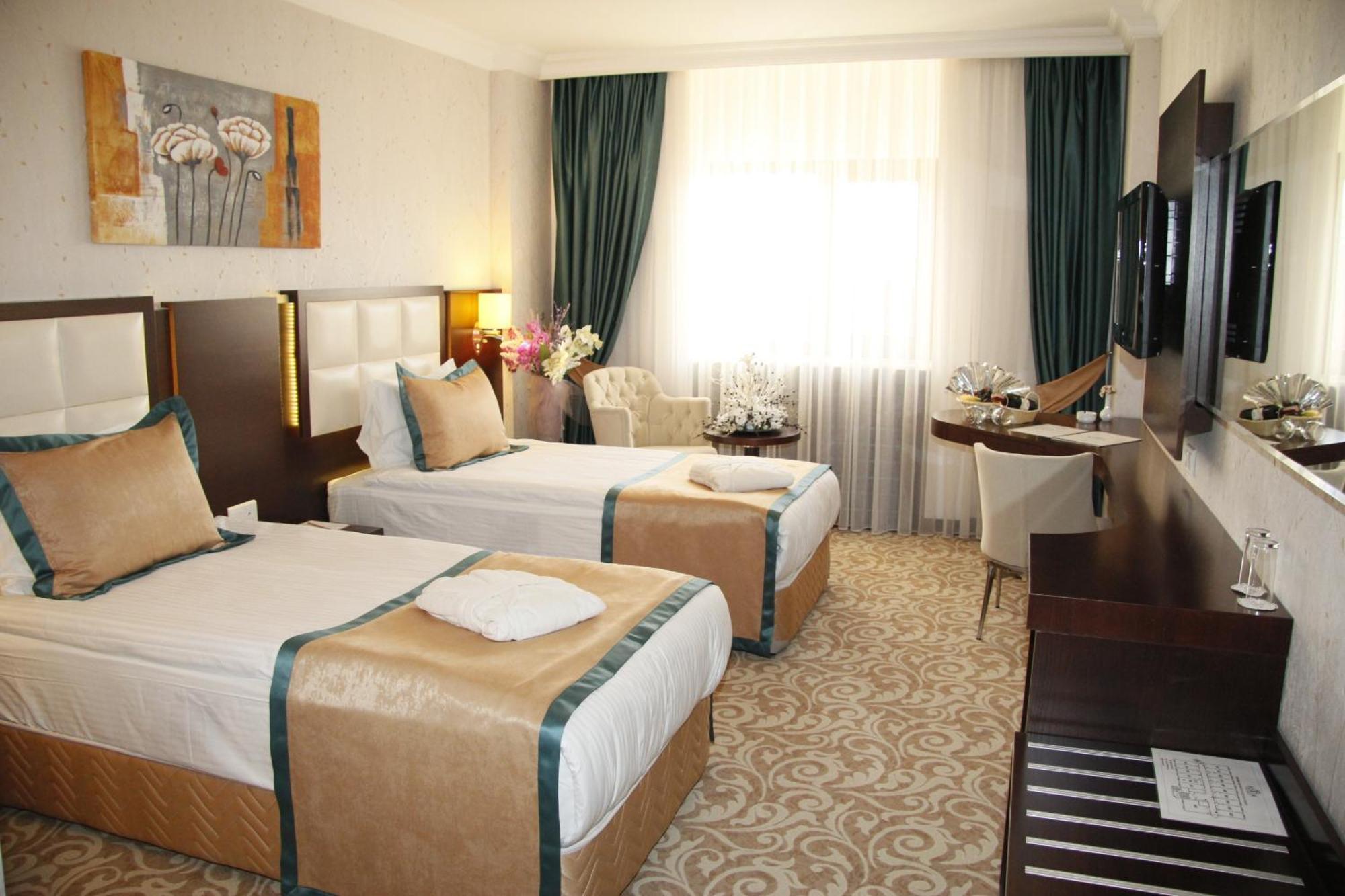 Hotel Asrin Park & Convention Center 4*