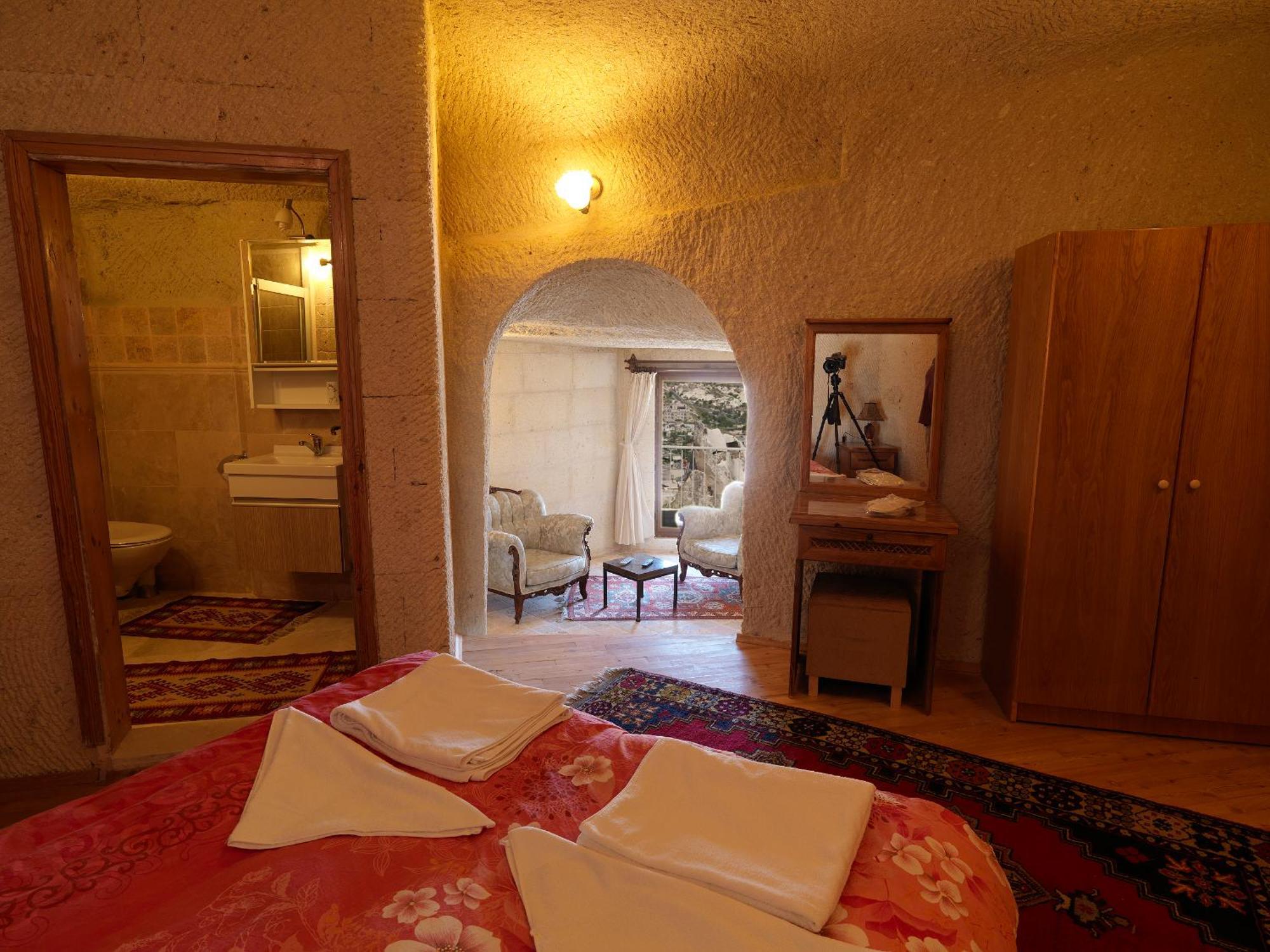Hotel Arif Cave