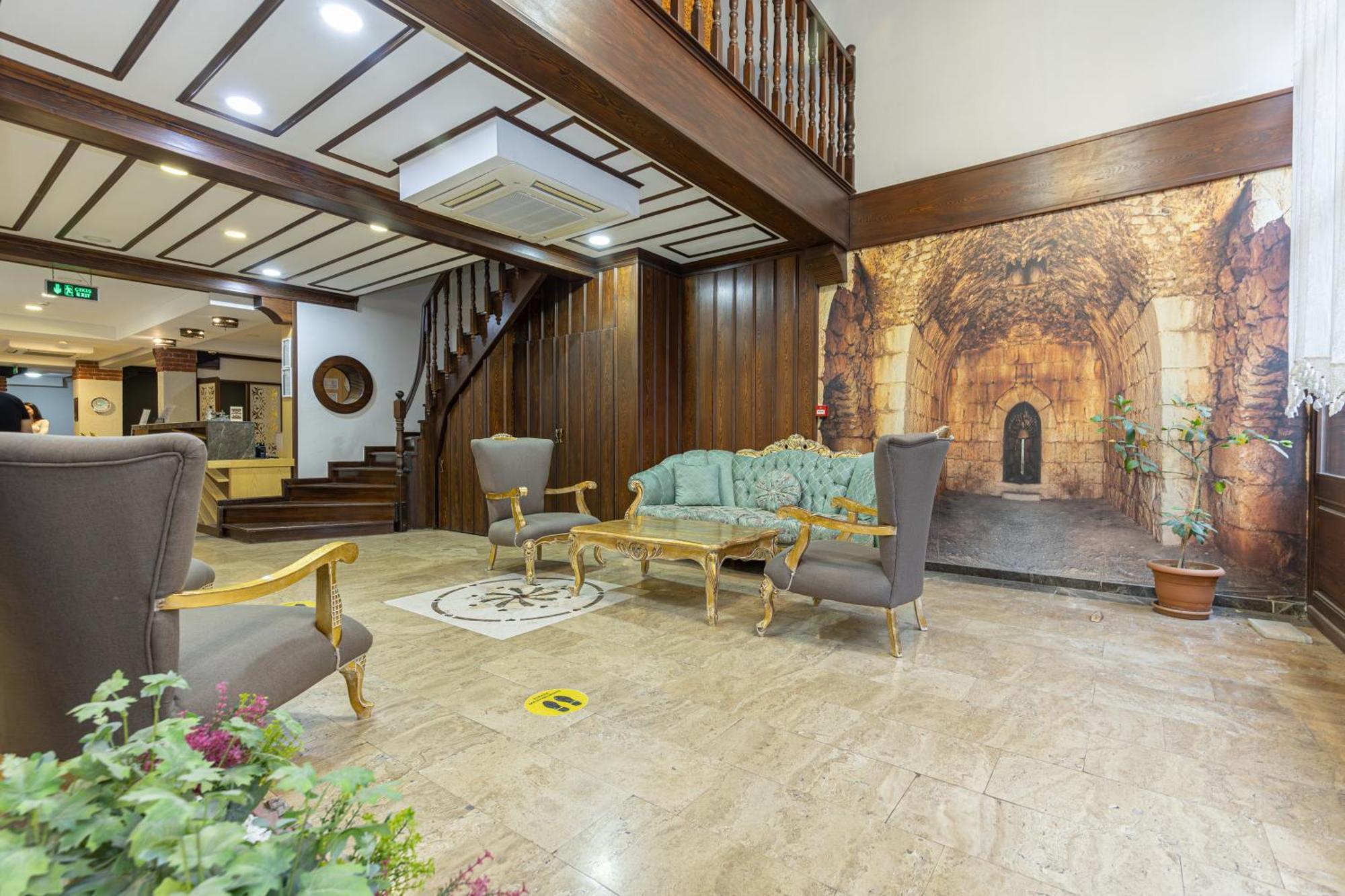 Hotel Grand Family
