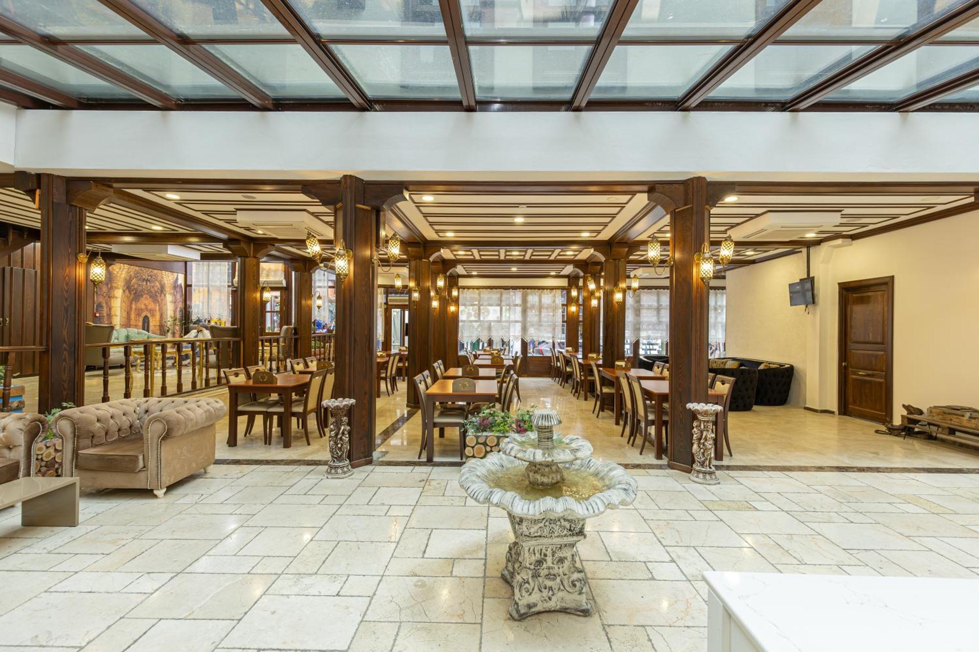 Hotel Grand Family