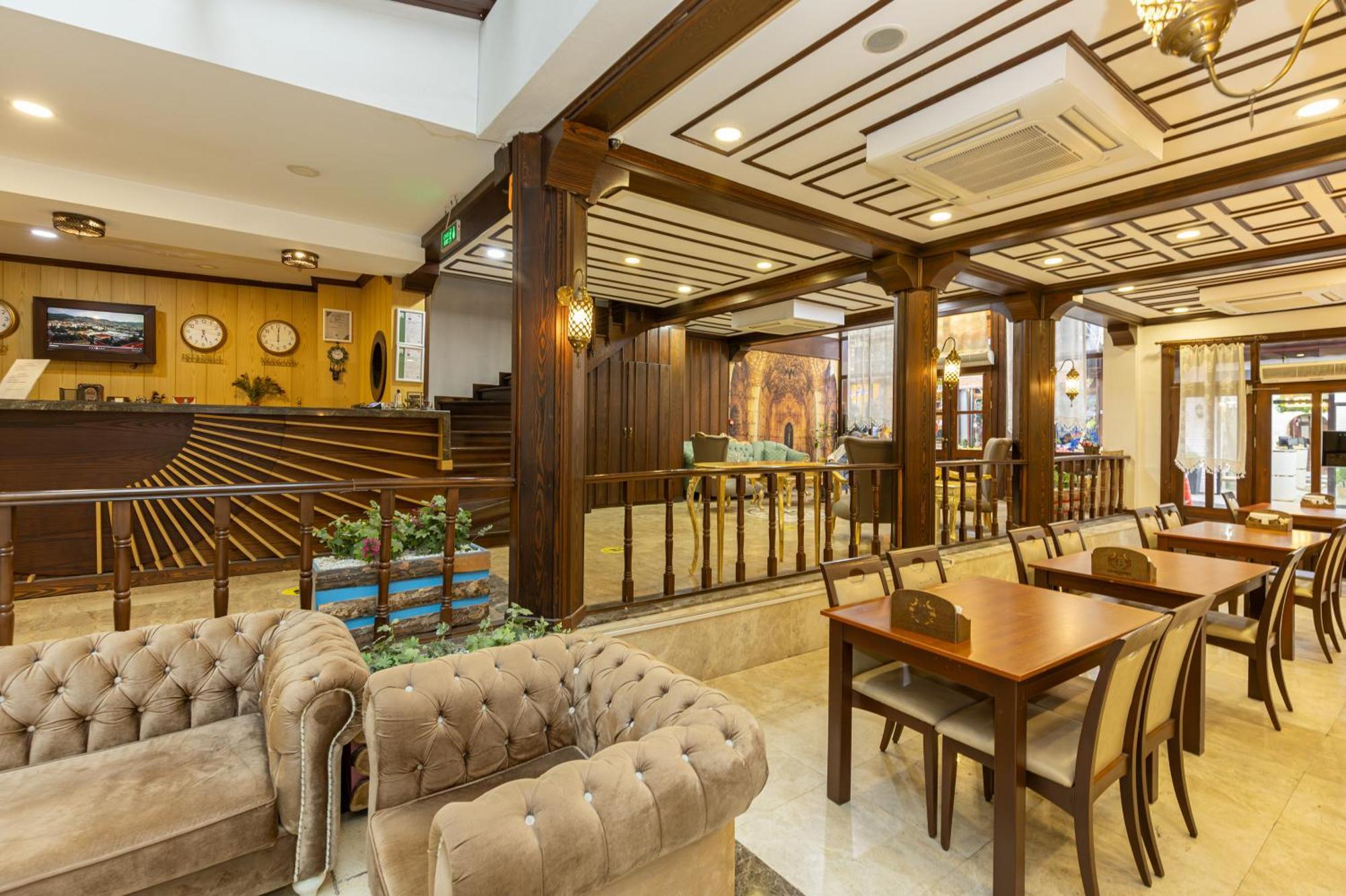 Hotel Grand Family