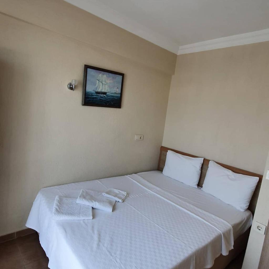 Aparthotel Lebedos *