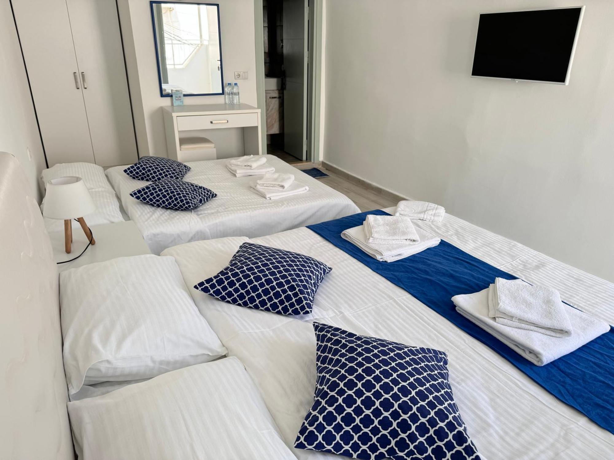 Bed & Breakfast White And Blue 2*