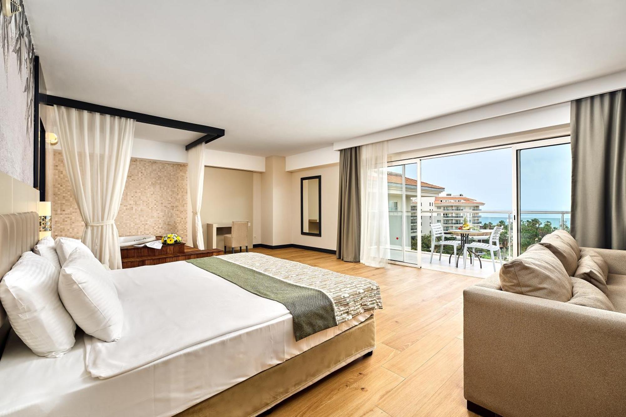 Seaden Sea World & Hotel 5*