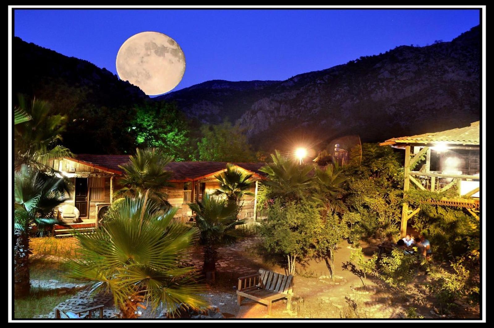 Lodge Kadir's Family House