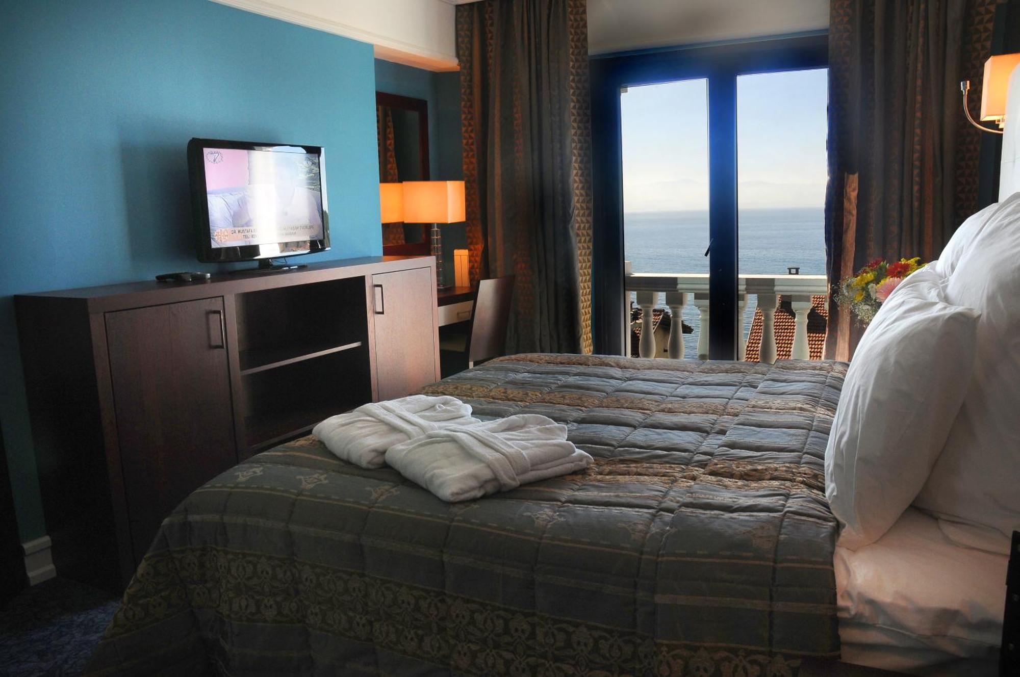 Hotel Paradise Island 3*