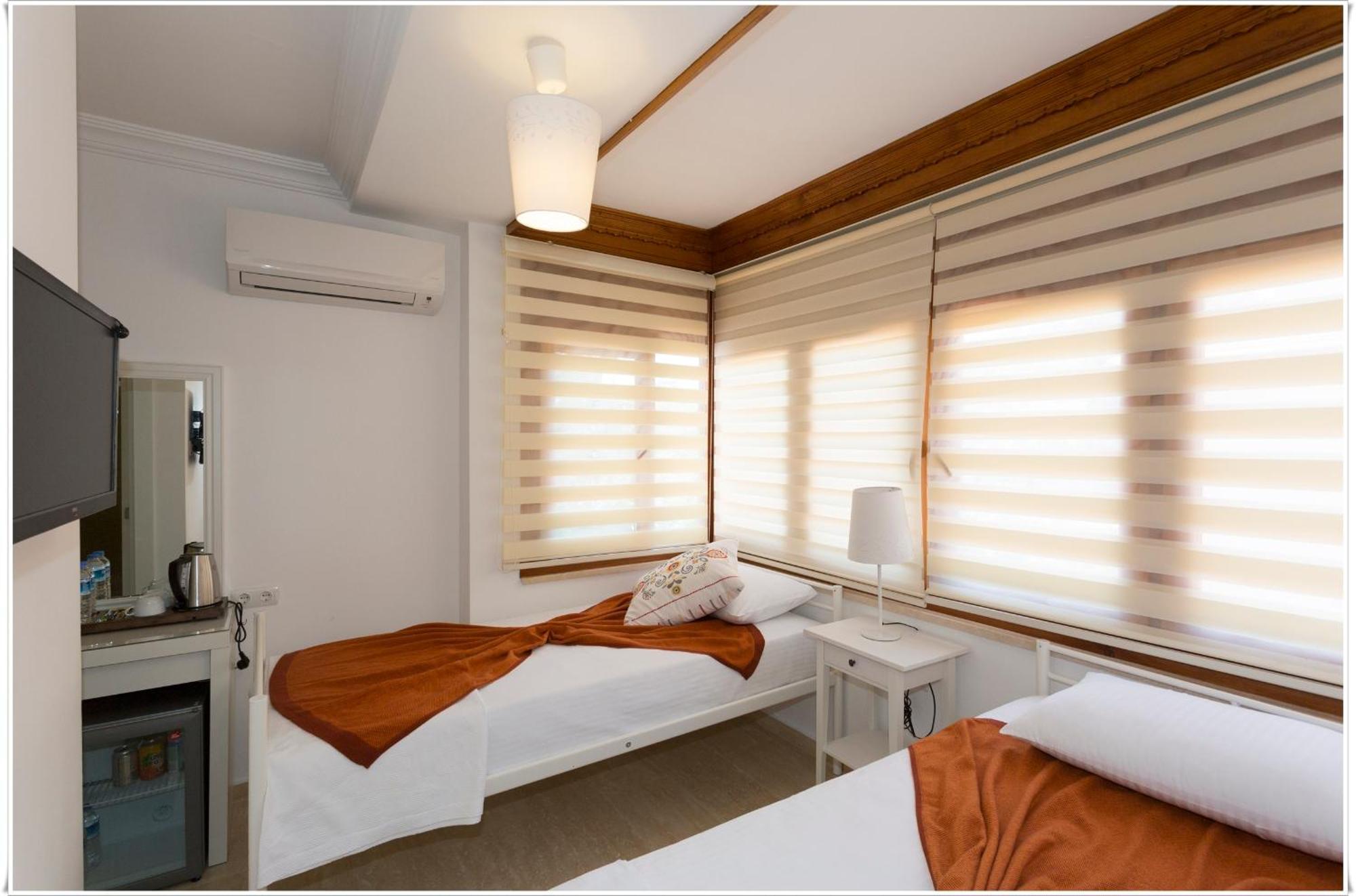 Ayka Hotel *