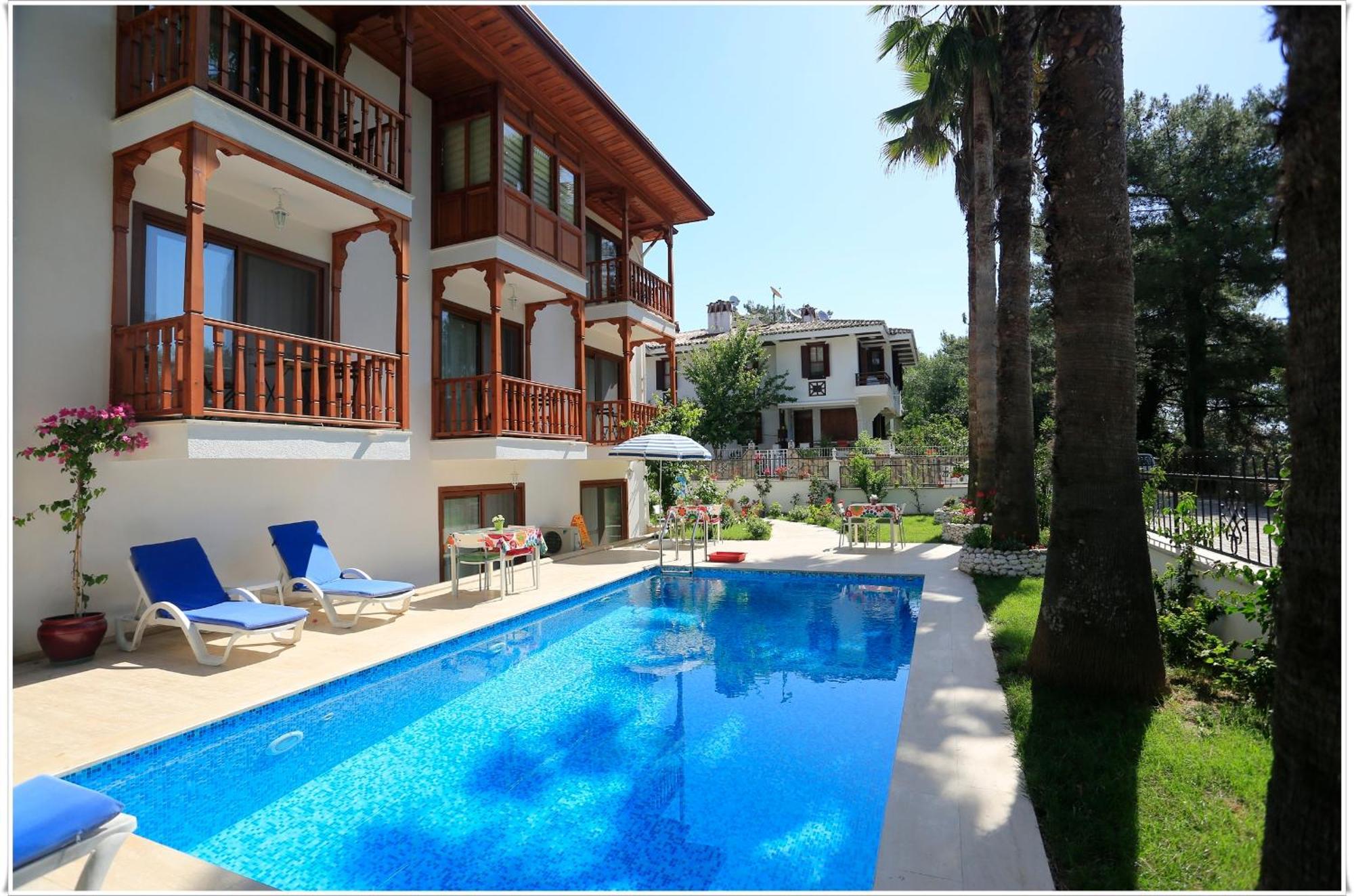 Ayka Hotel *