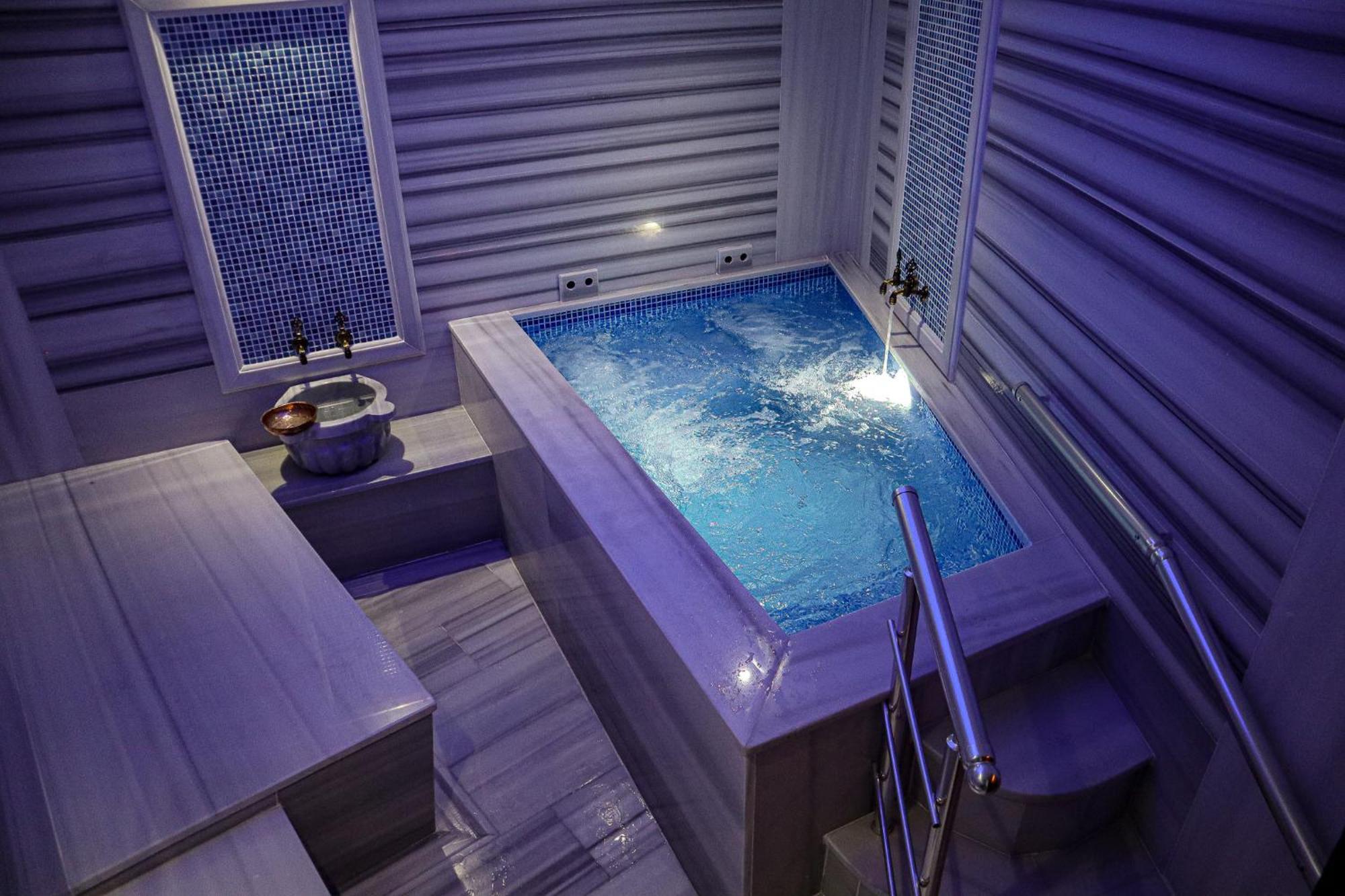 Hotel Black Bird Thermal & 4*
