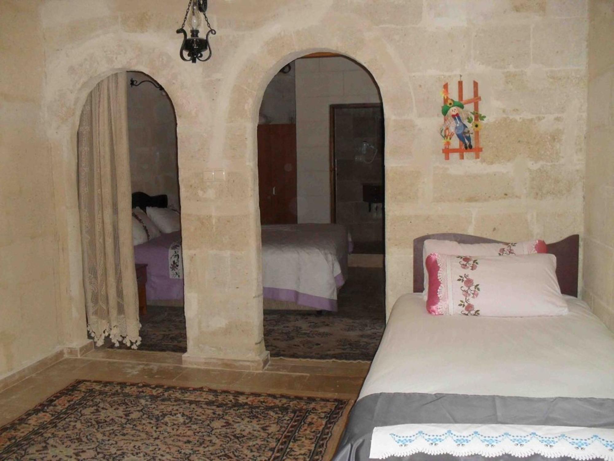 Jerveni Cave Hotel