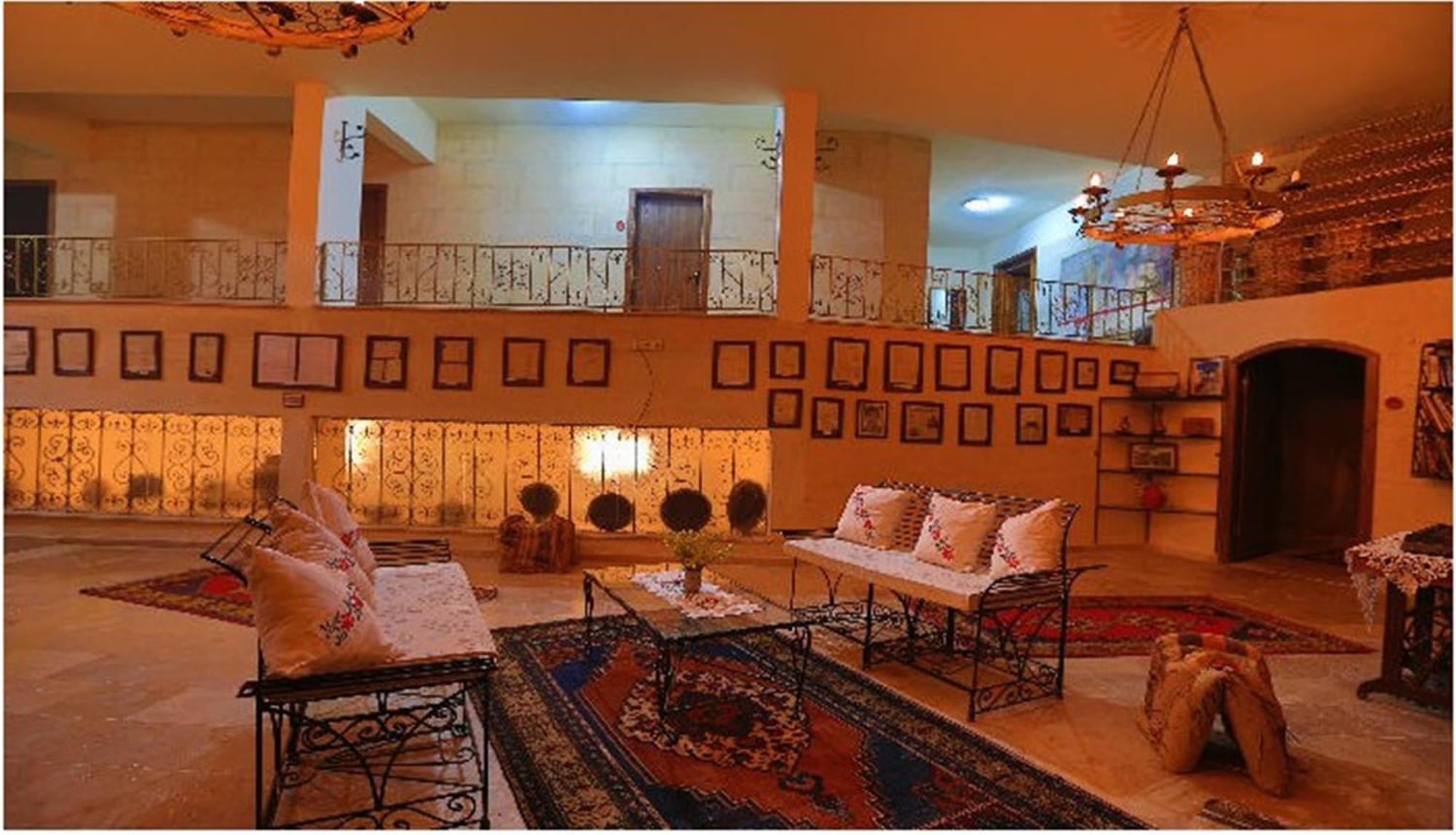 Jerveni Cave Hotel