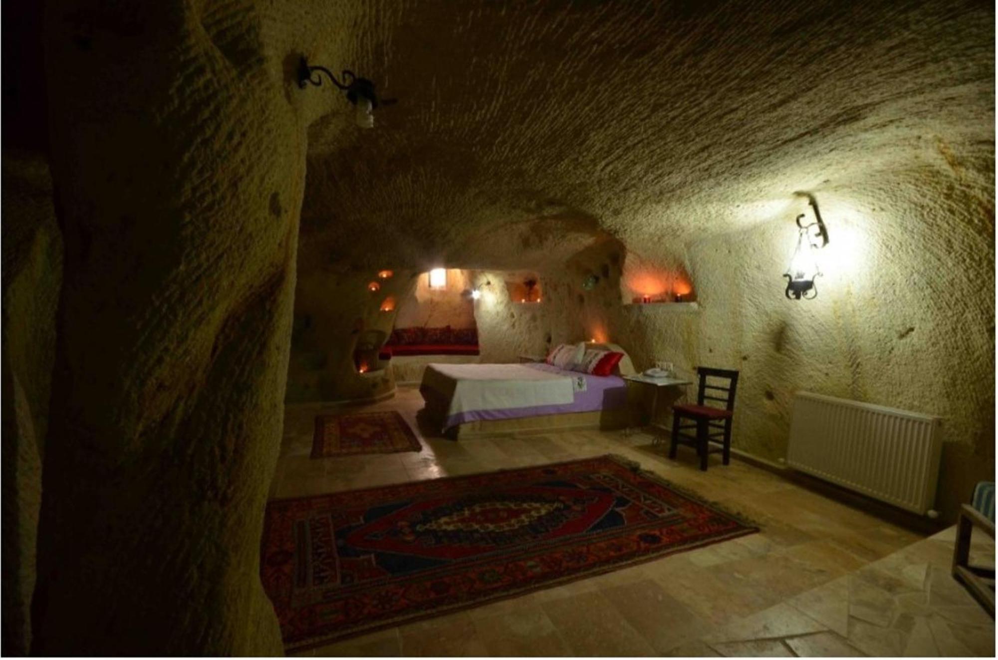 Jerveni Cave Hotel 2*