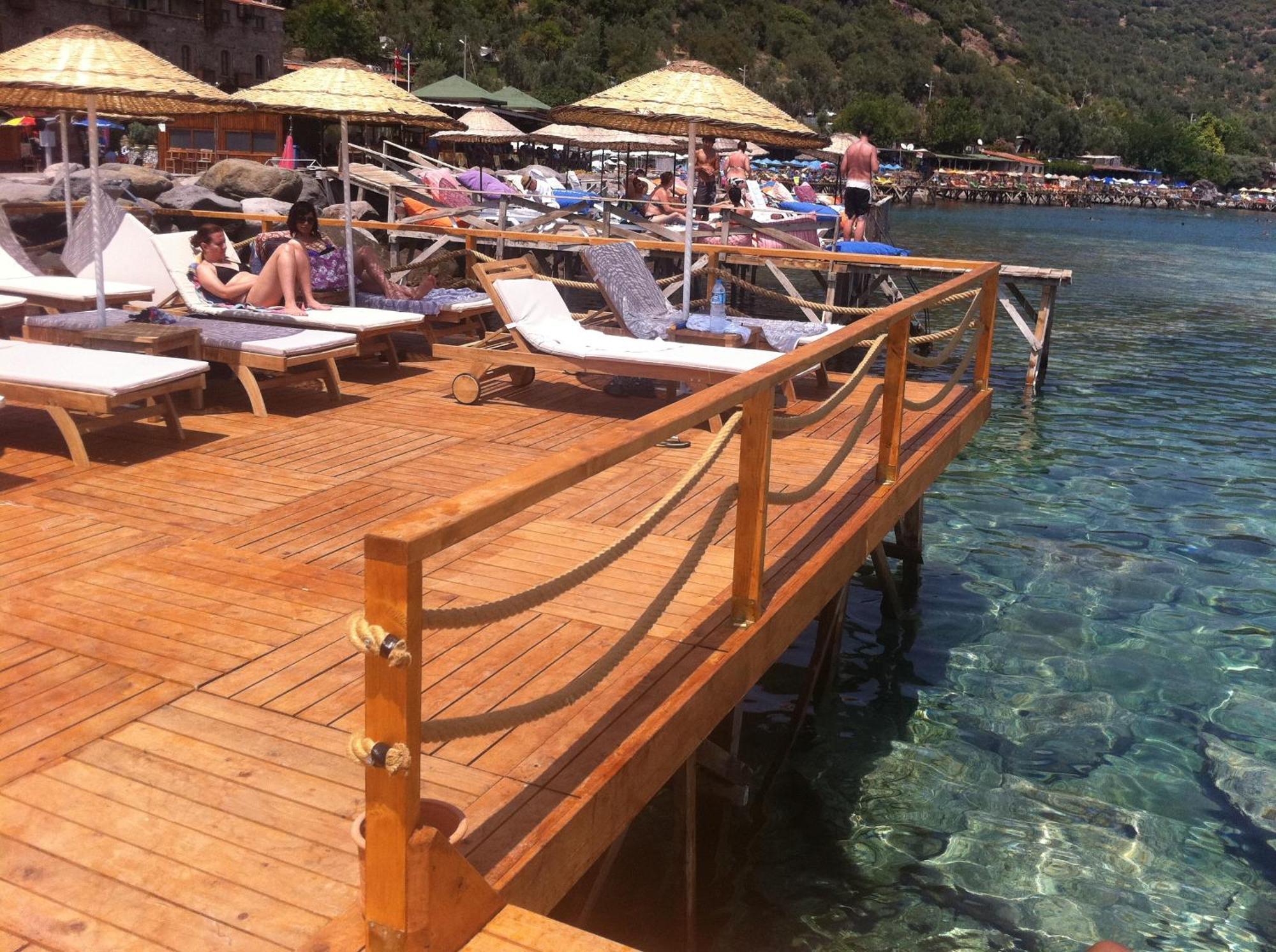 Special Class Adults Only 4* Assos