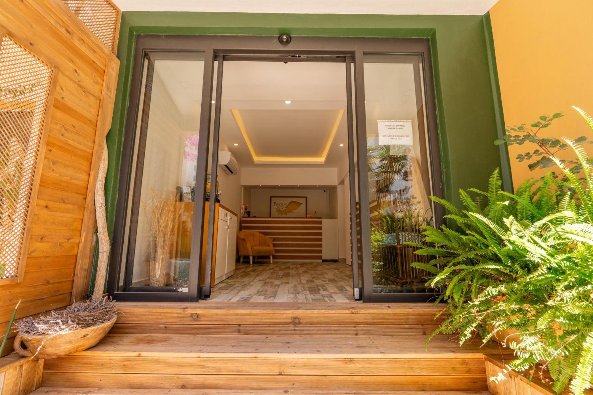 Payam Hotel 4*