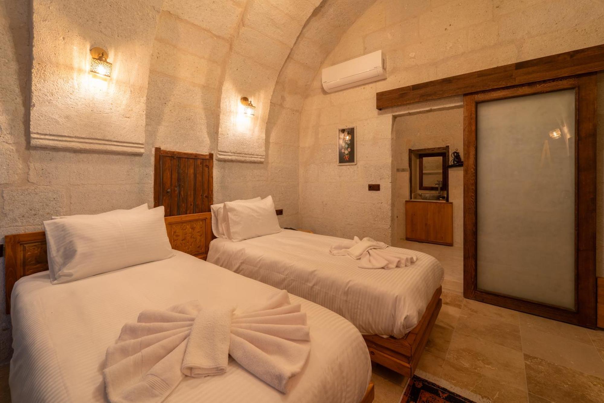 Escape Cave Hotel *
