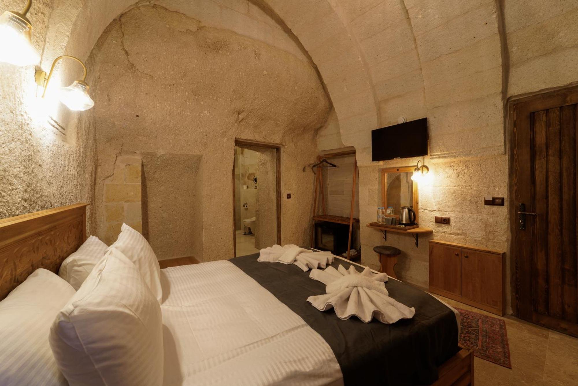 Escape Cave Hotel *