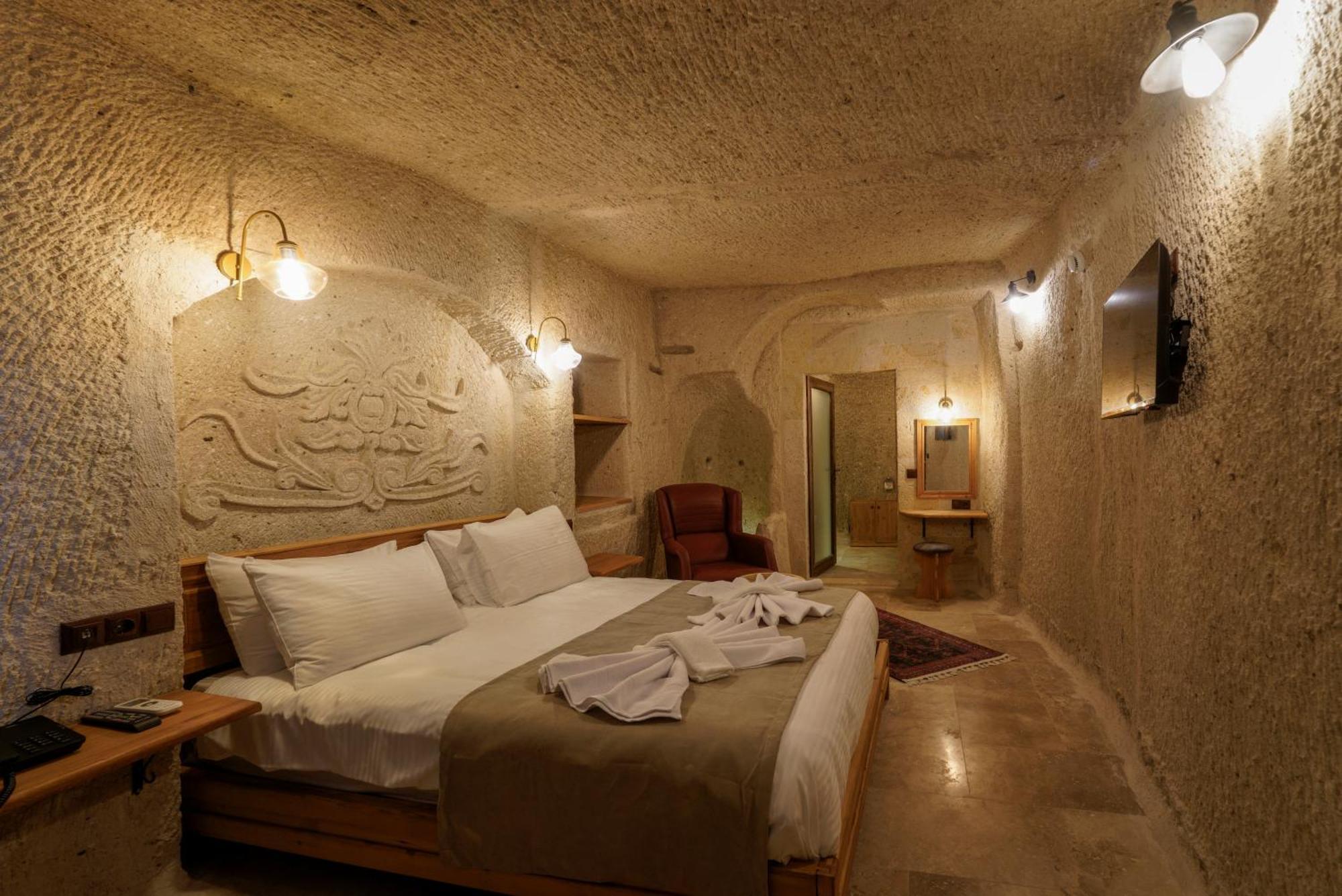 Hotel Escape Cave *