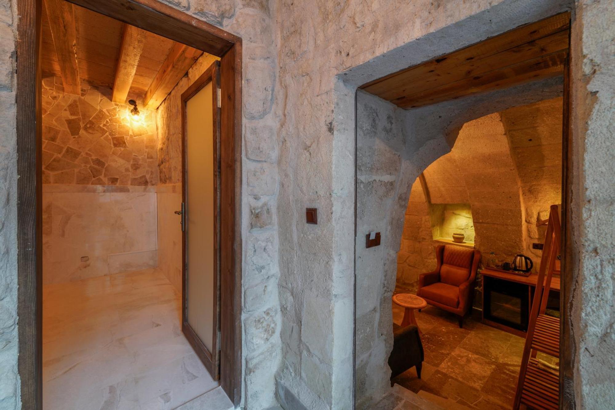 Escape Cave *