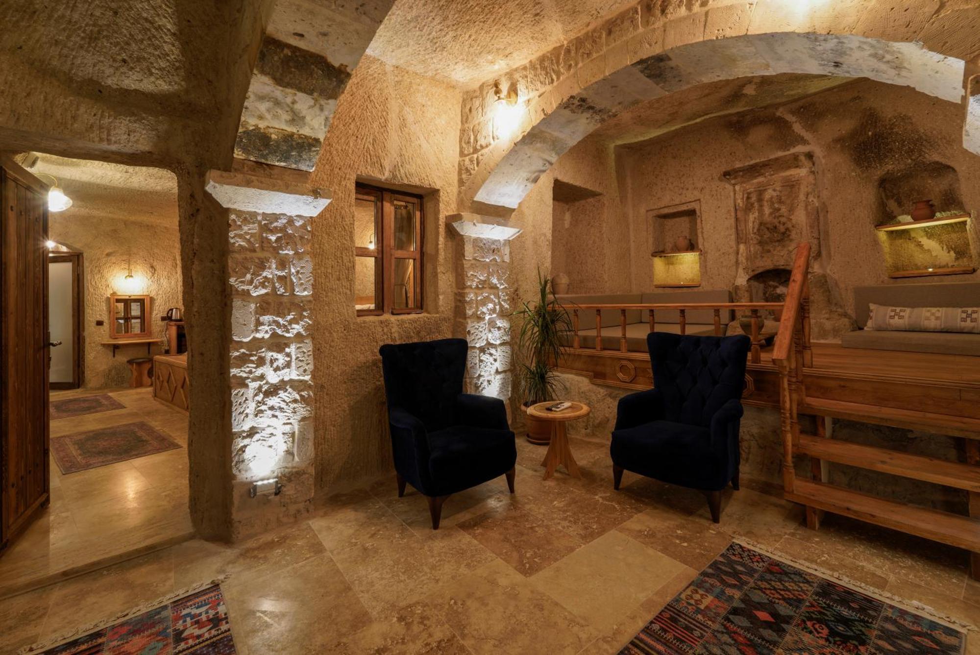 Escape Cave Hotel *