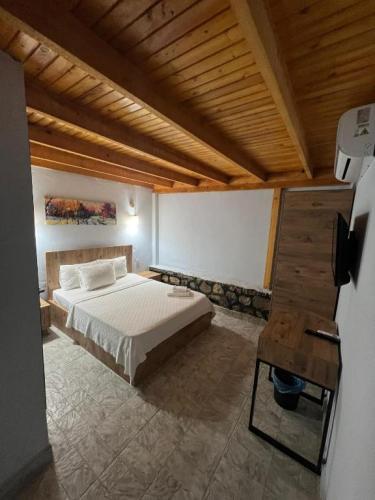 Ados Hotel Cesme